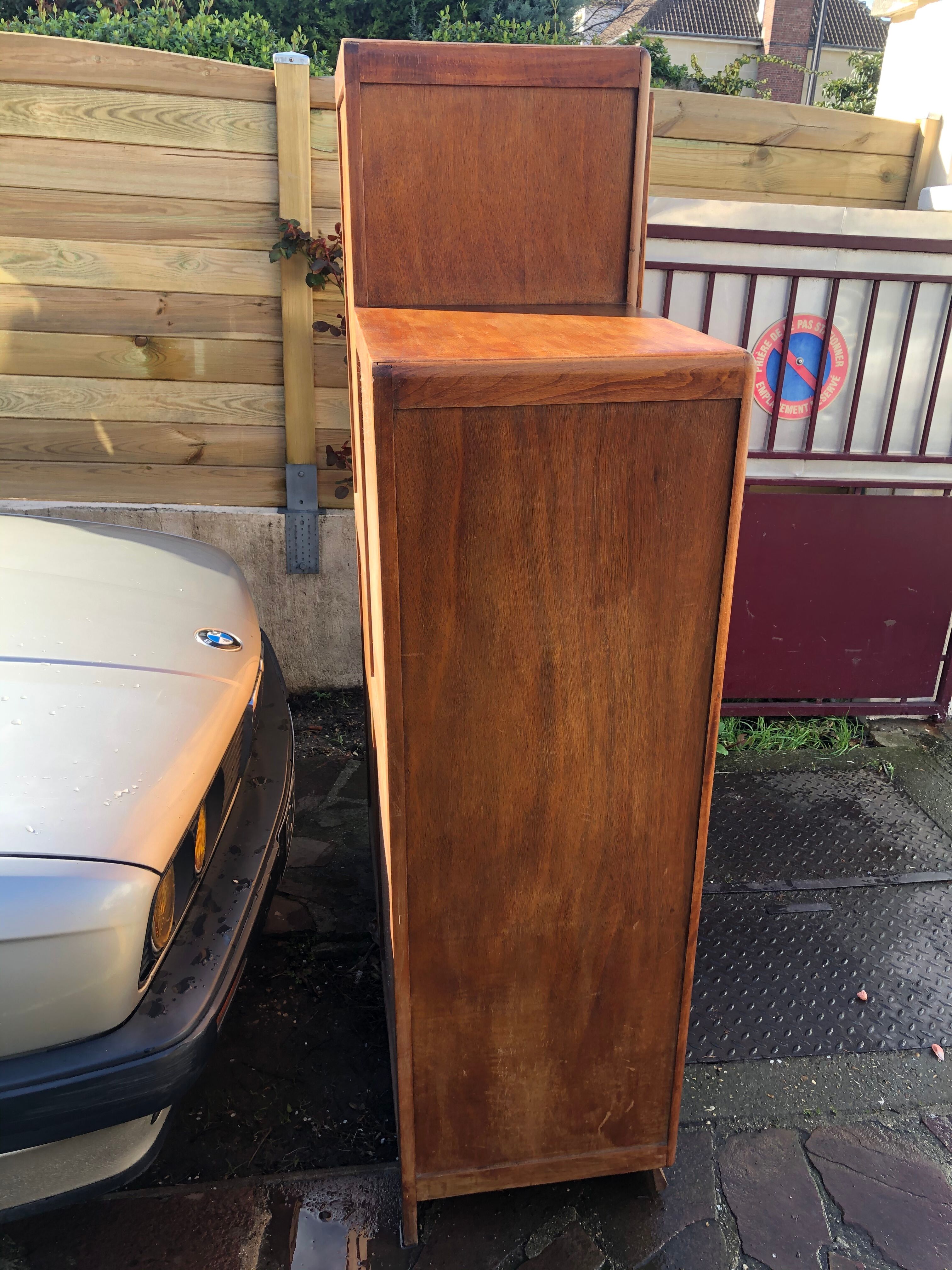 Asymmetrical cabinet