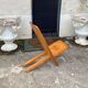 Grande chaise Africaine vintage en bois massif sculpté de motifs géométriques