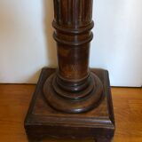 Wooden sellette column