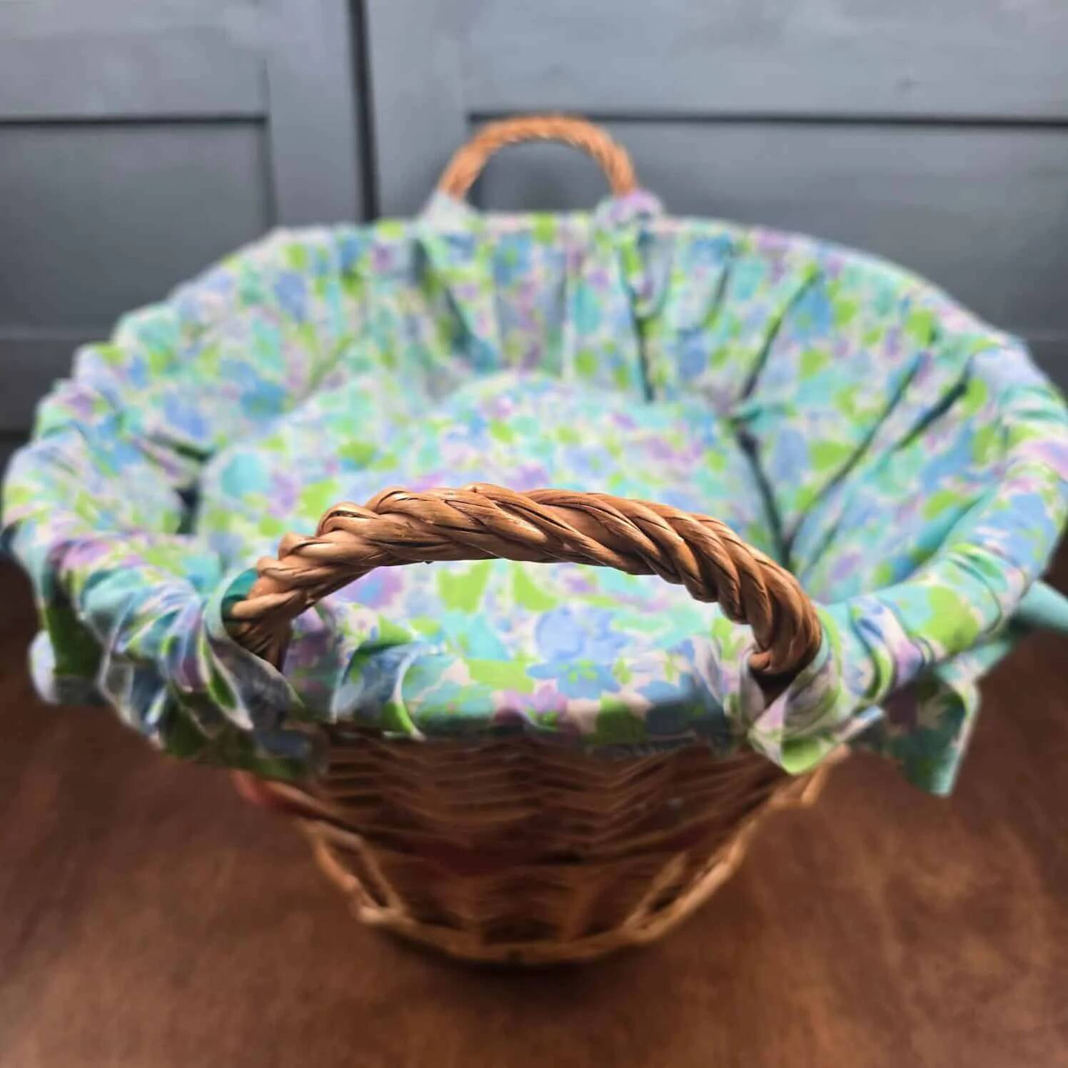 Vintage wicker basket – Blue floral fabric & matching cushion