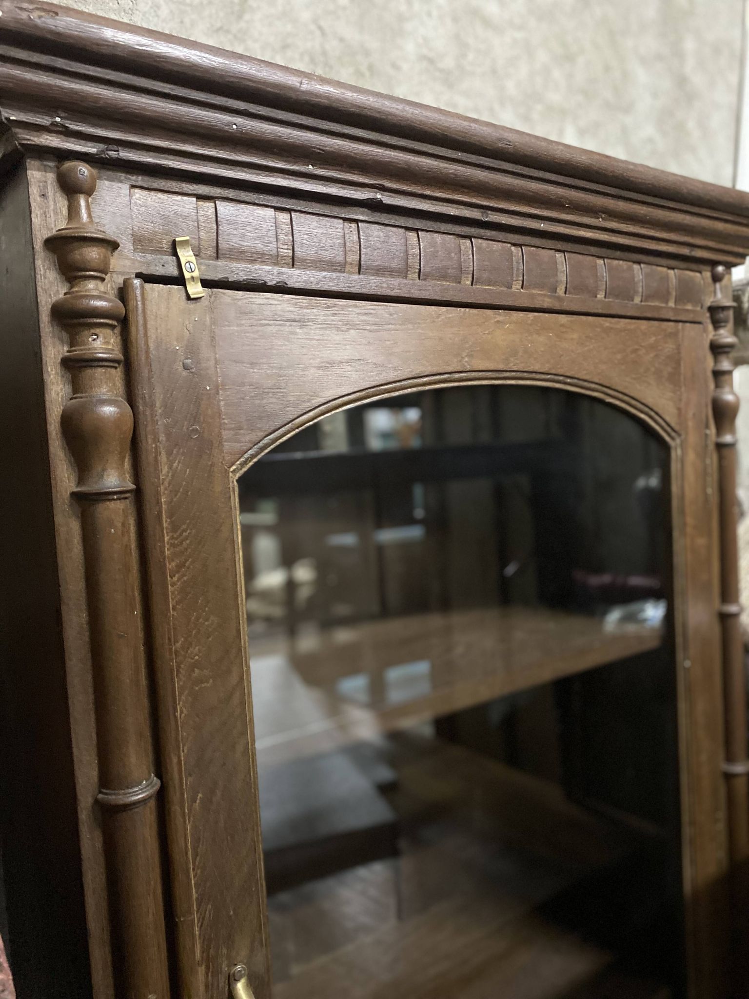 Vitrine de style colonial  en teck