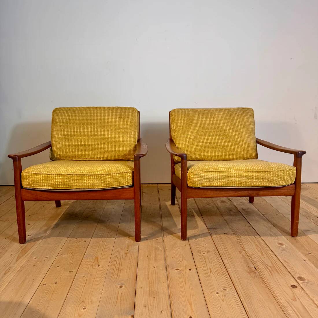 Paire de fauteuils danois en teck, années 1960