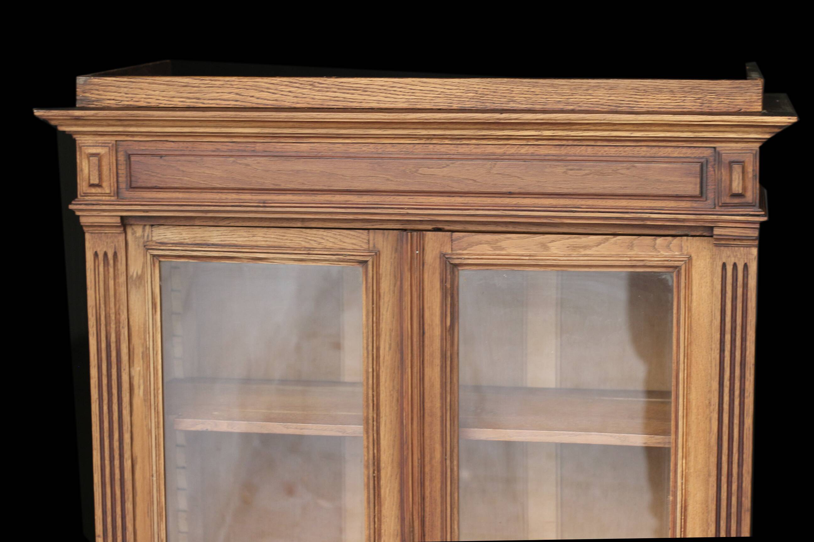 Belle armoire parisienne en chêne (début XXeme).