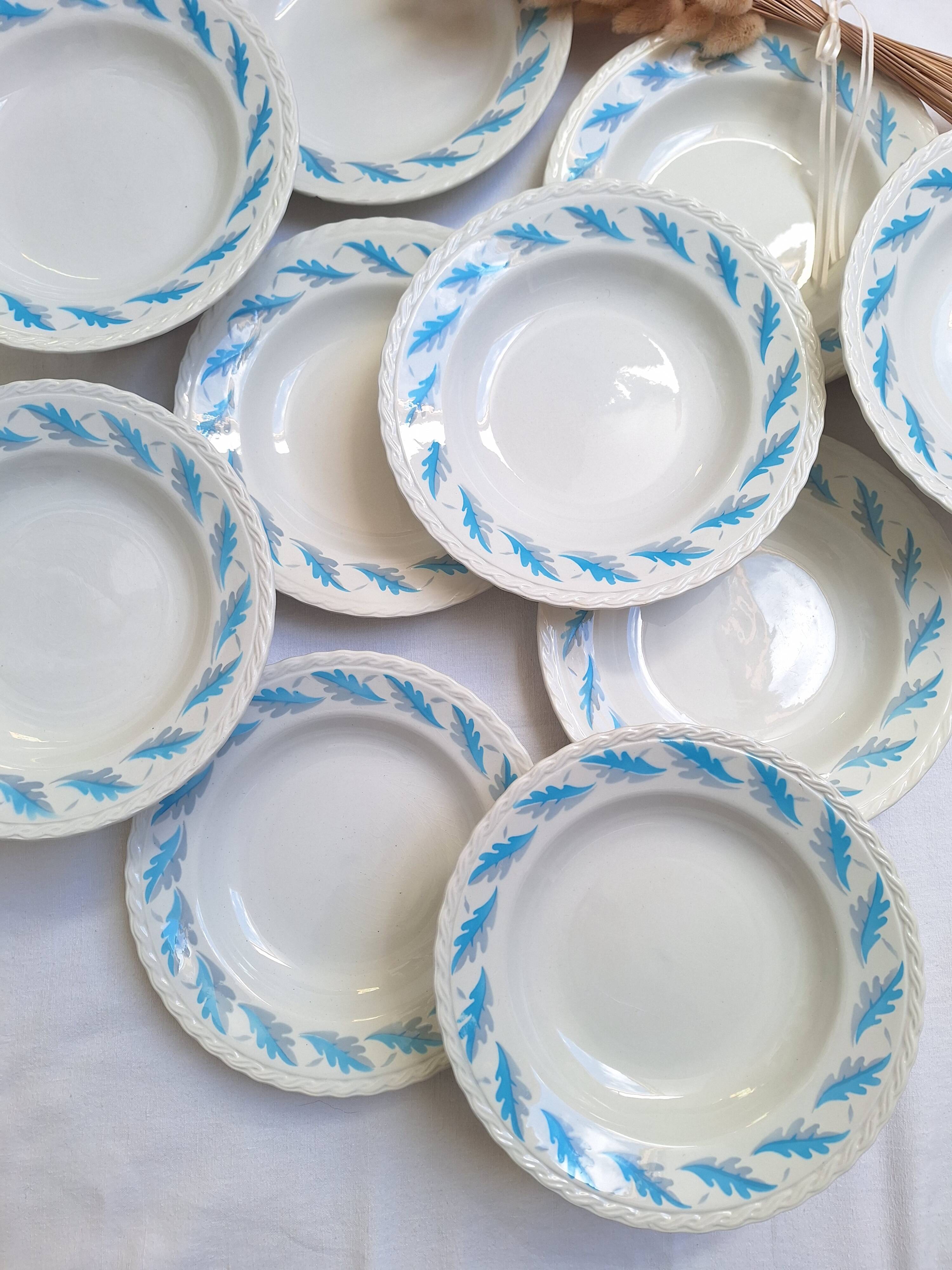 10 Amandinoise soup plates with blue oak leaves