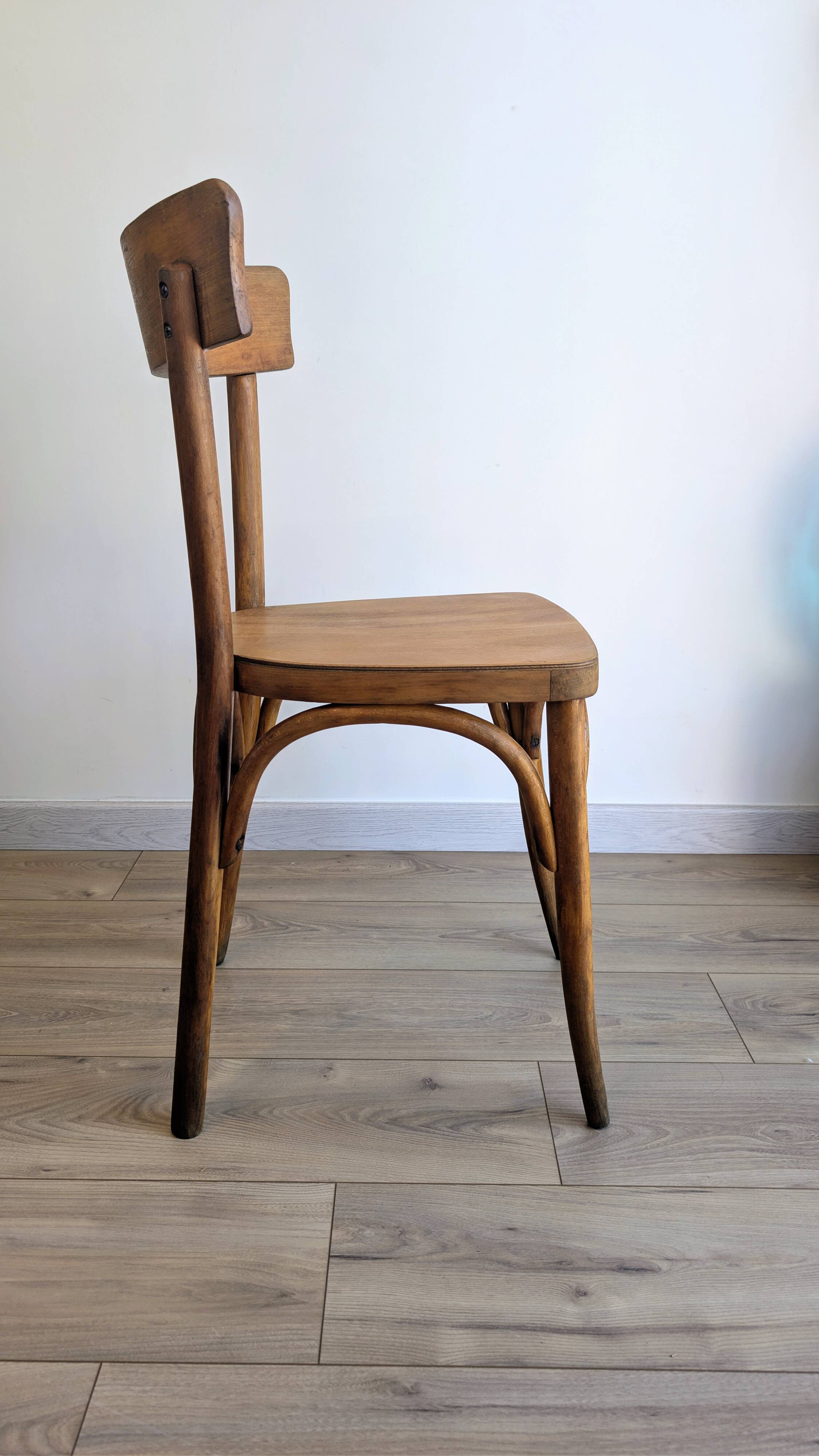 Bistro chair in beech, bent wood