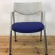 Chaise Vitra blanche et bleue