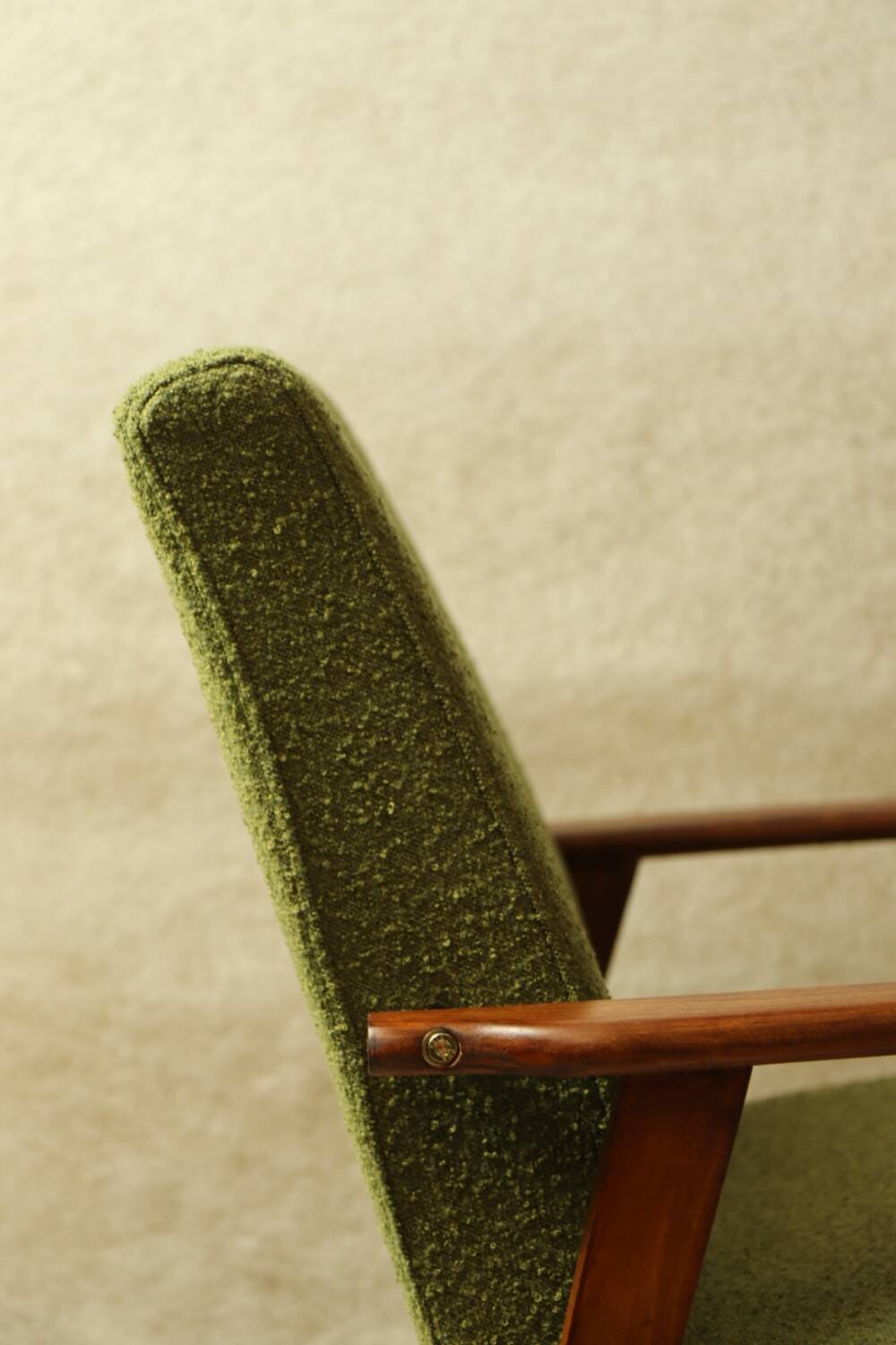Fauteuil scandinave boucle eucalyptus vert oryginal model 1970 rénové chaise de salon moderne design milieu du siècle