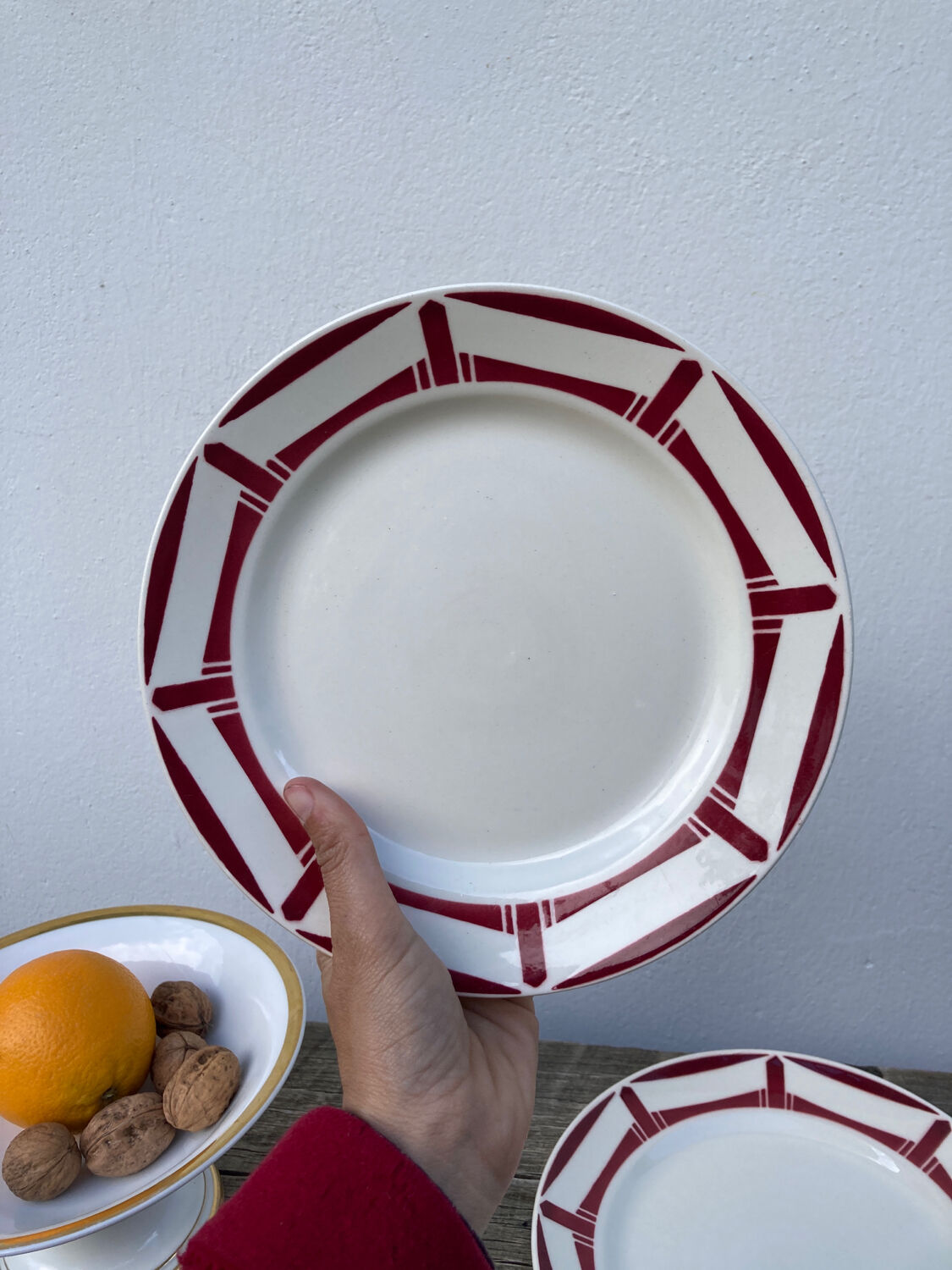 7 flat plates in white and red burgundy porcelain vintage Badonviller model Louise