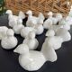 11 porte-couteaux zoomorphes en céramique blanche
