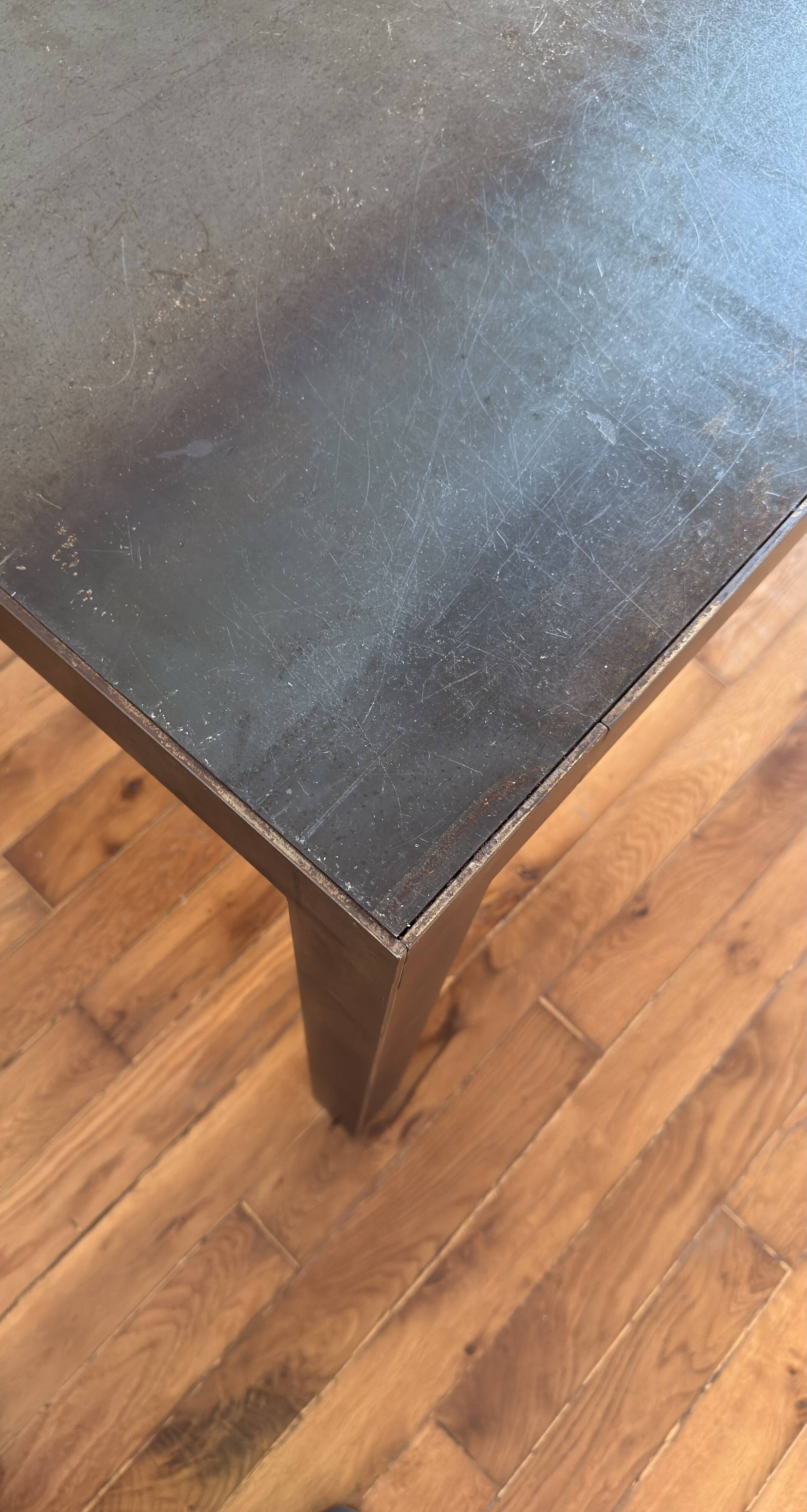 Metal dining table Topos Workshop