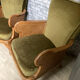 Fauteuils cannage et tissus velours