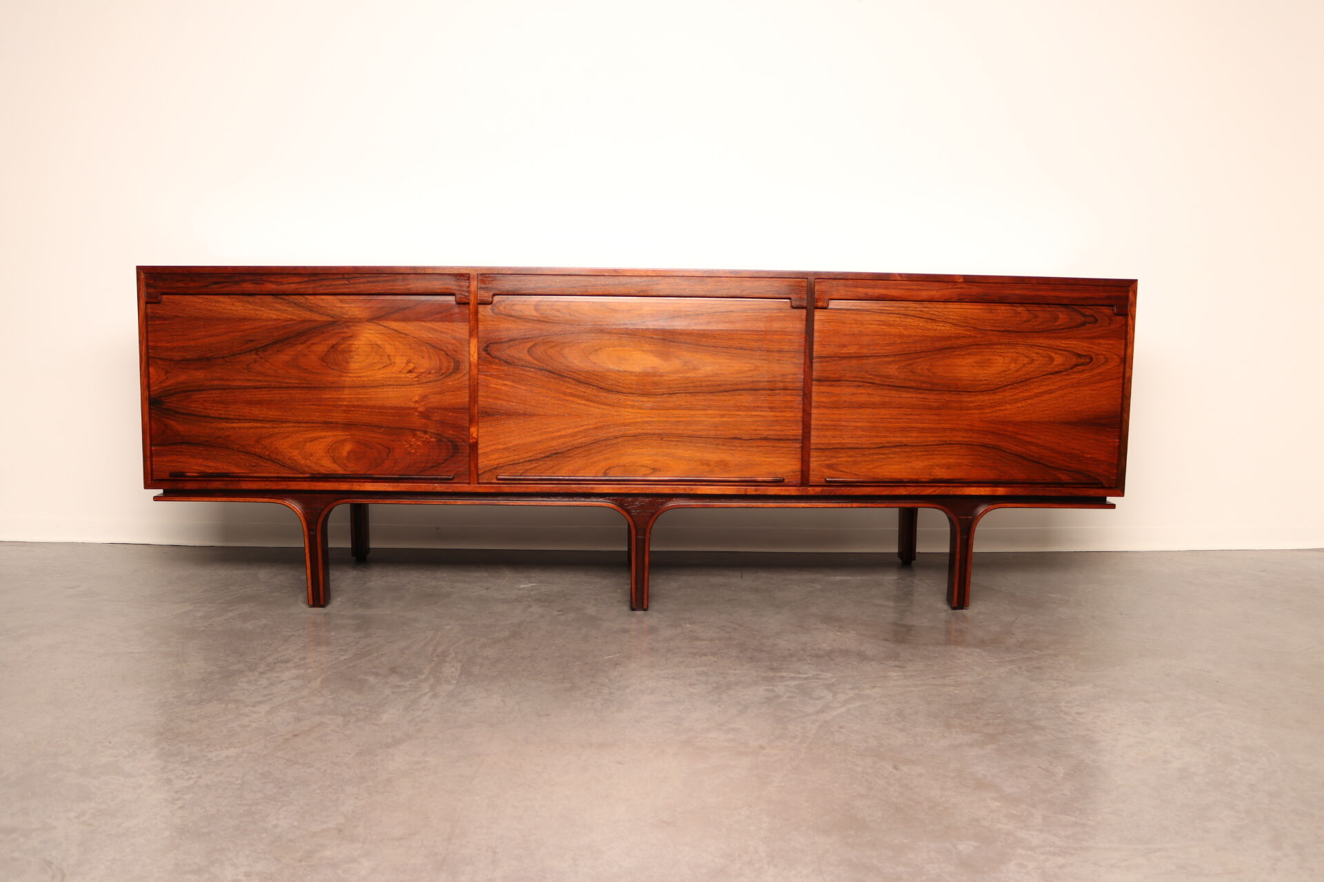 Sideboard in rio-rosewood by Gianfranco Frattini for Bernini - Italy - 1960's