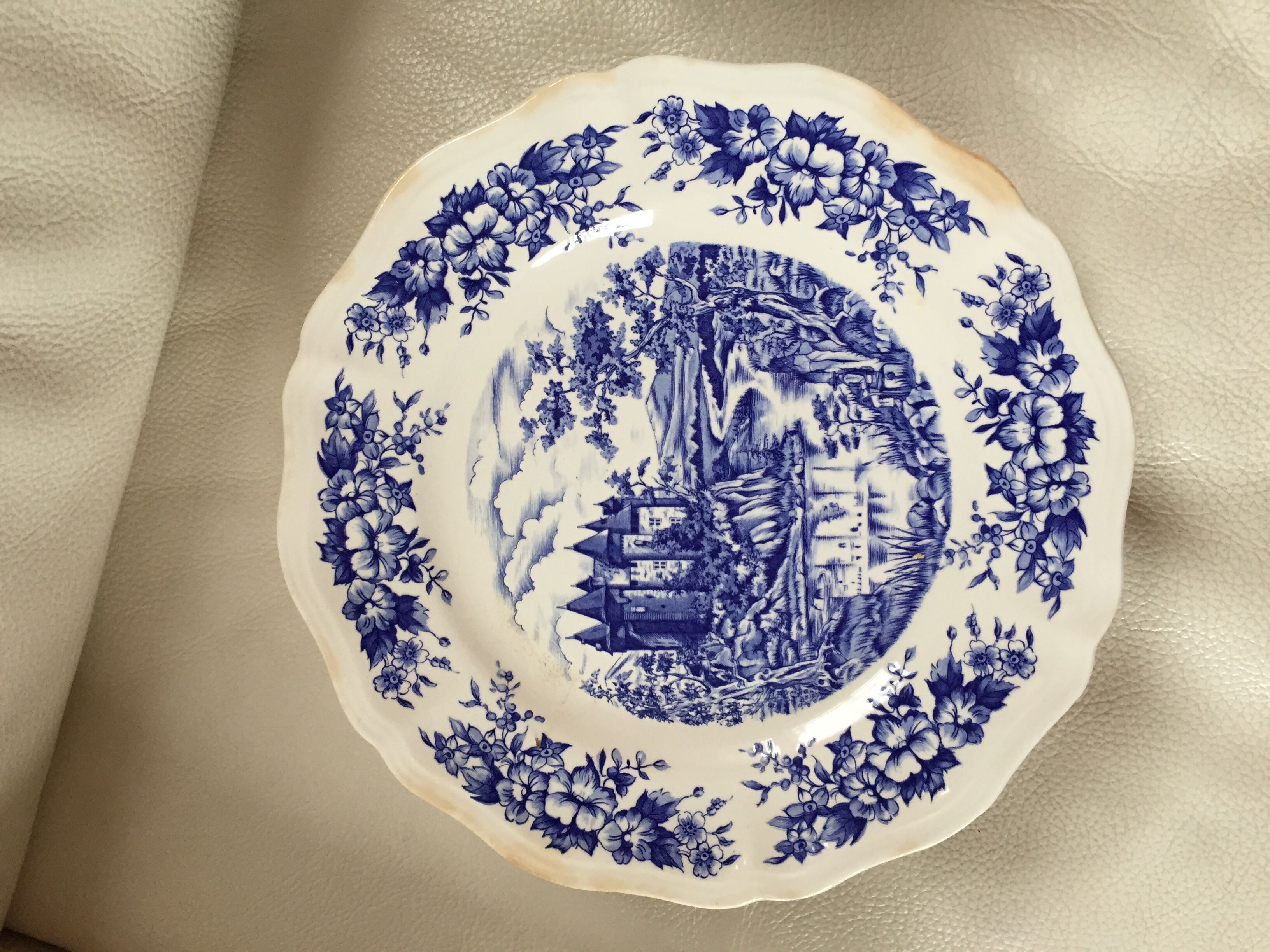 Twelve vintage flat plates Sarreguemines Model Castle