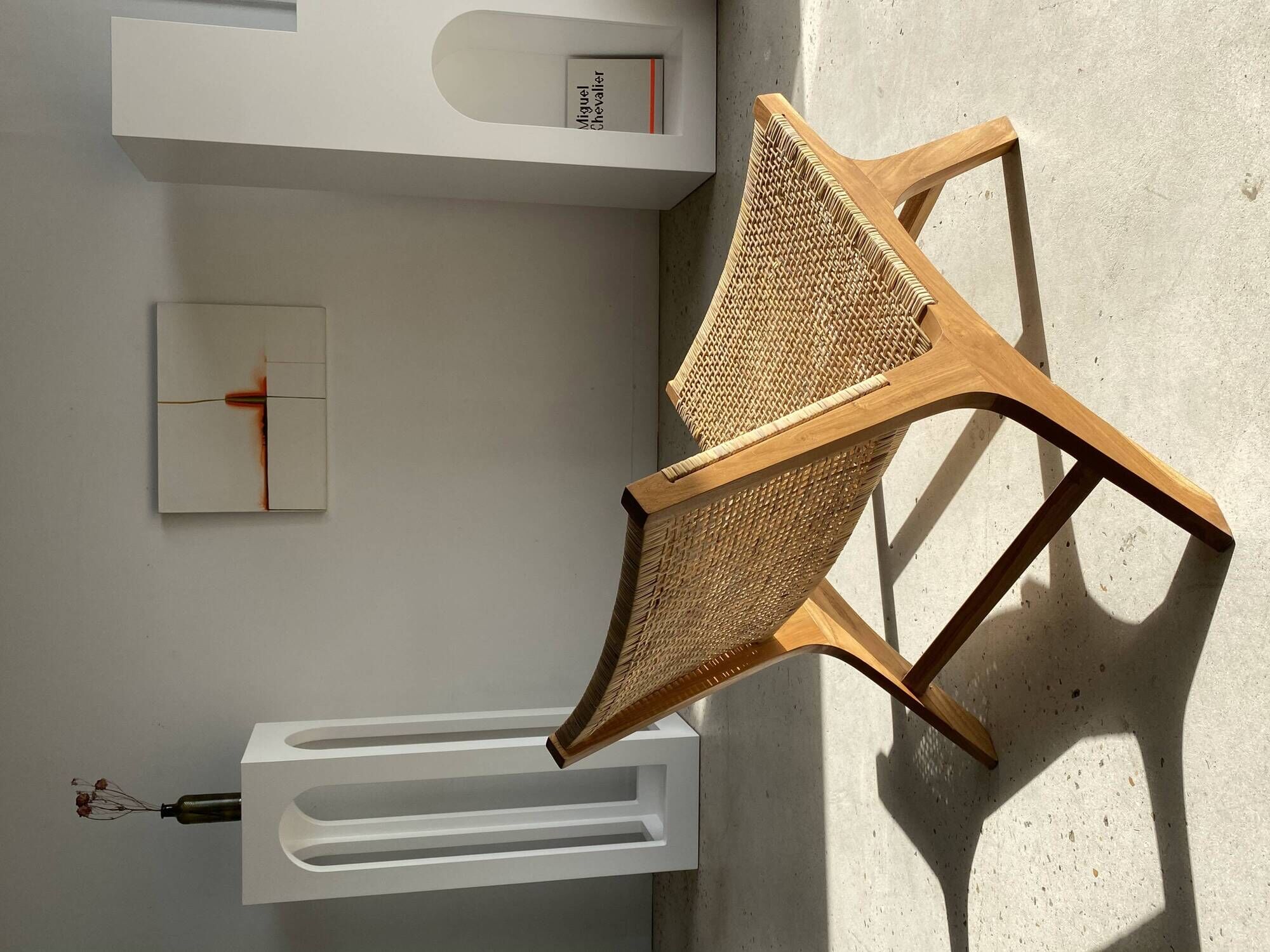 Reclining armchair in natural wood and woven rattan