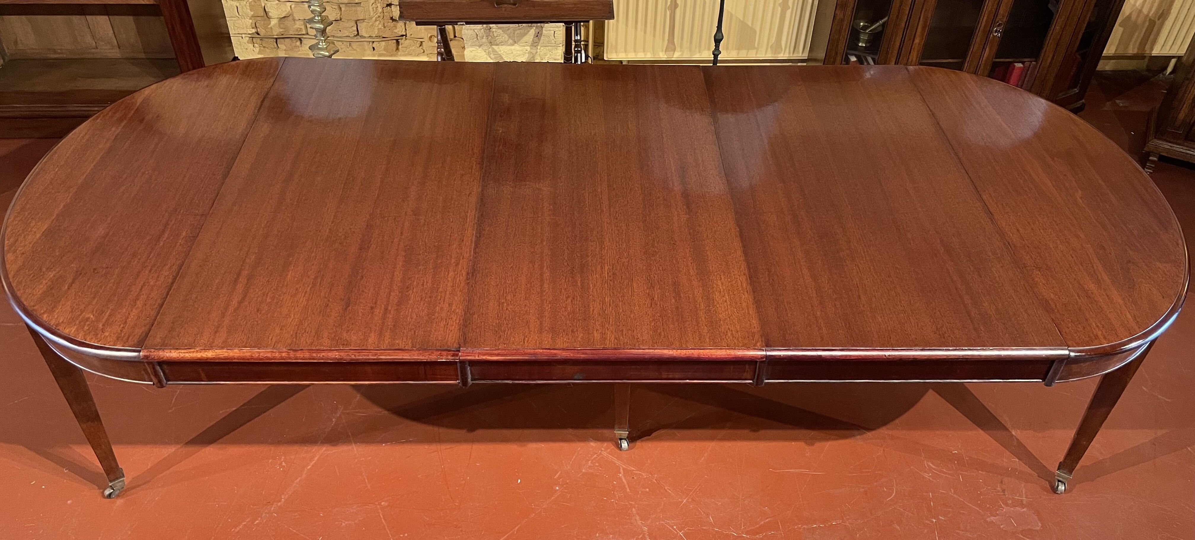 Extensible Louis XVI mahogany dining table with band - 19th century