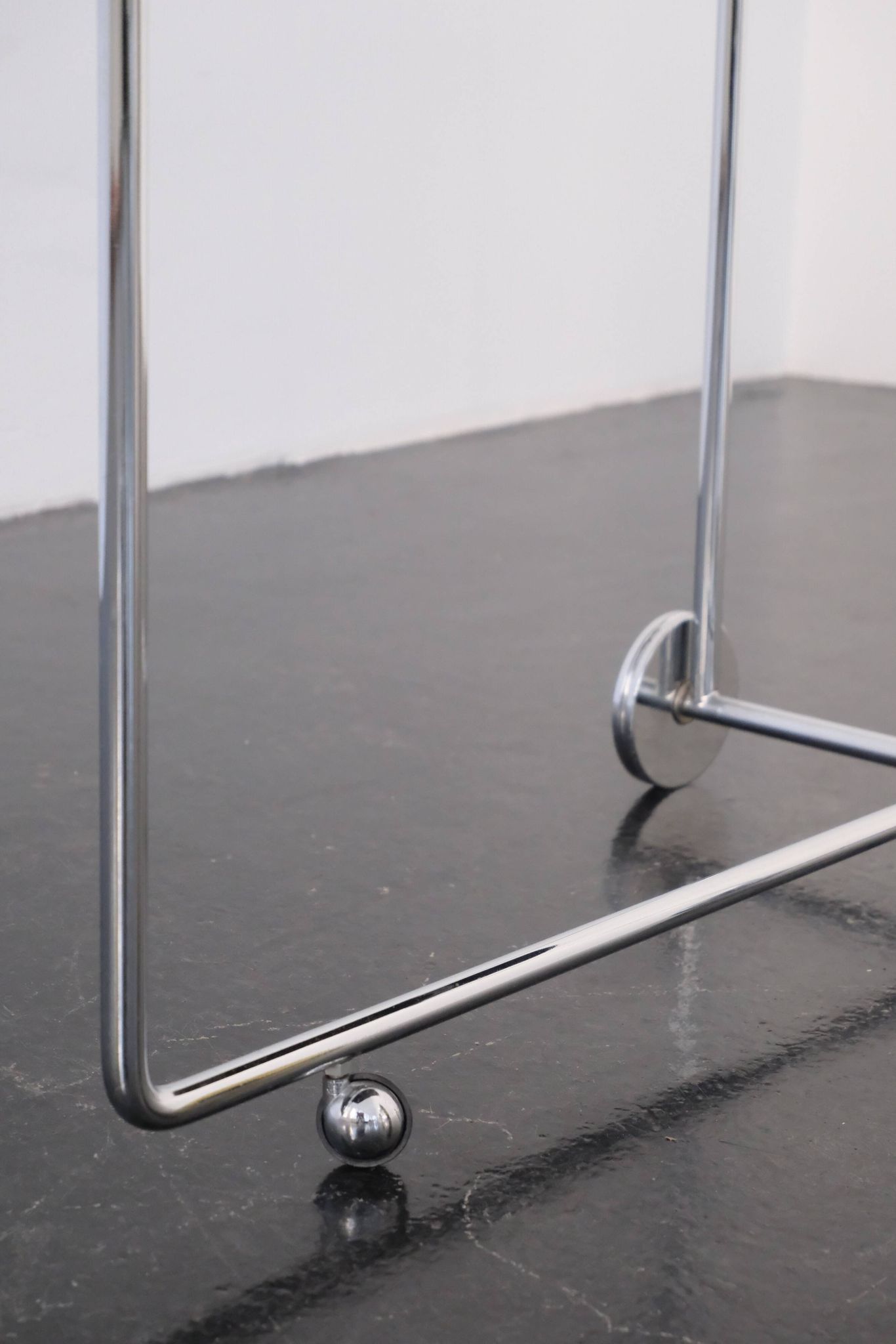 “Happy Hour” trolley by Alfredo Häberli / BD Barcelona
