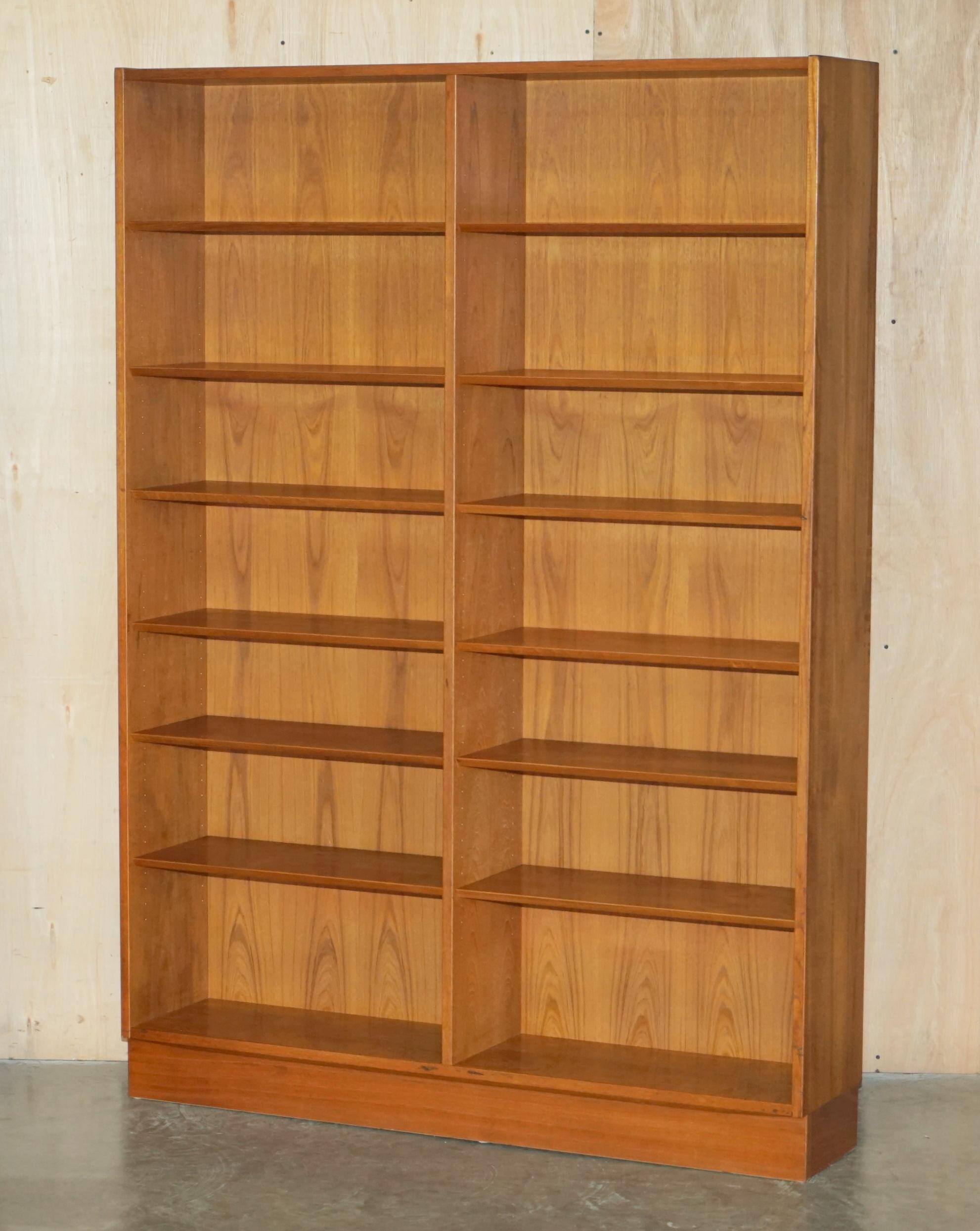 Pair of large open bookshelves Poul Hundevad Mid Century Modern in teak