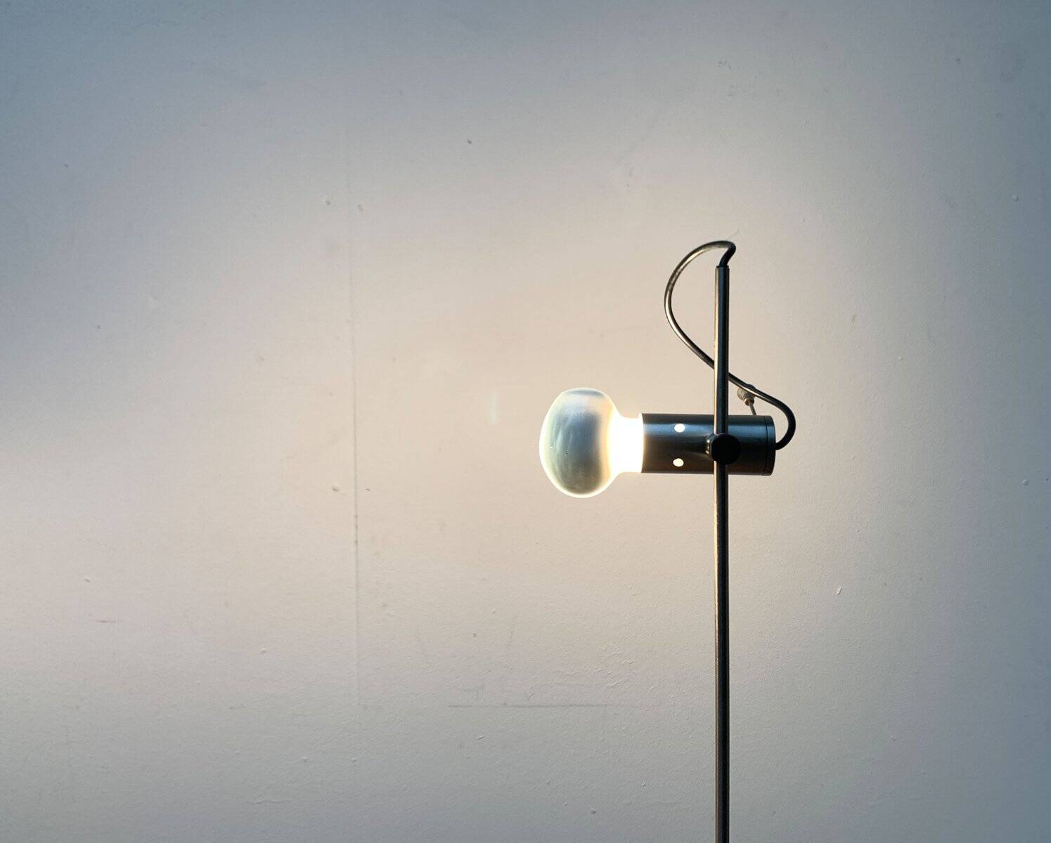Italian table clamp lamp Model 255 by Tito Agnoli for Oluce, 1950s