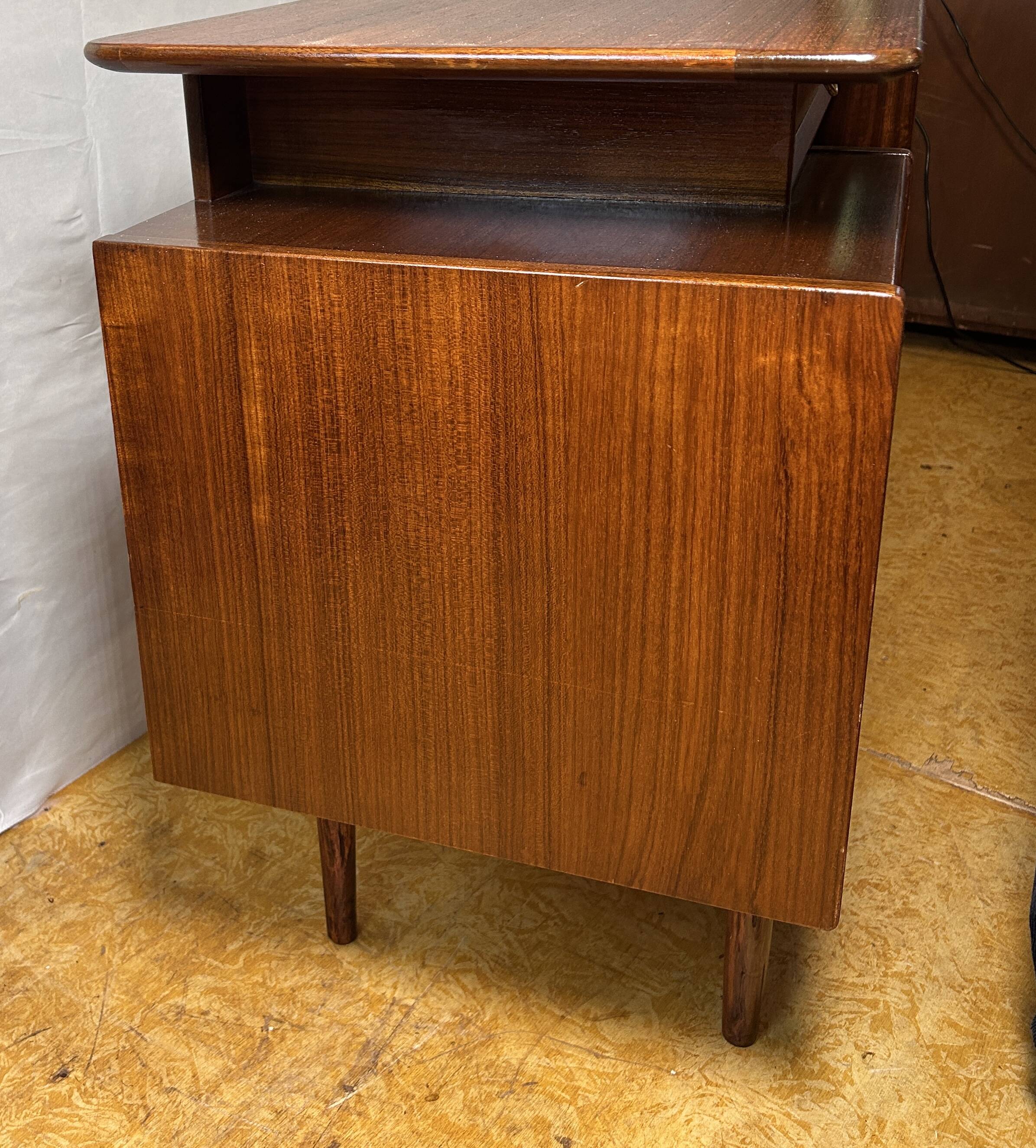 Mid-Century Retro Vintage Teak Floating-Top Desk by GPlan E. Gomme – 1960