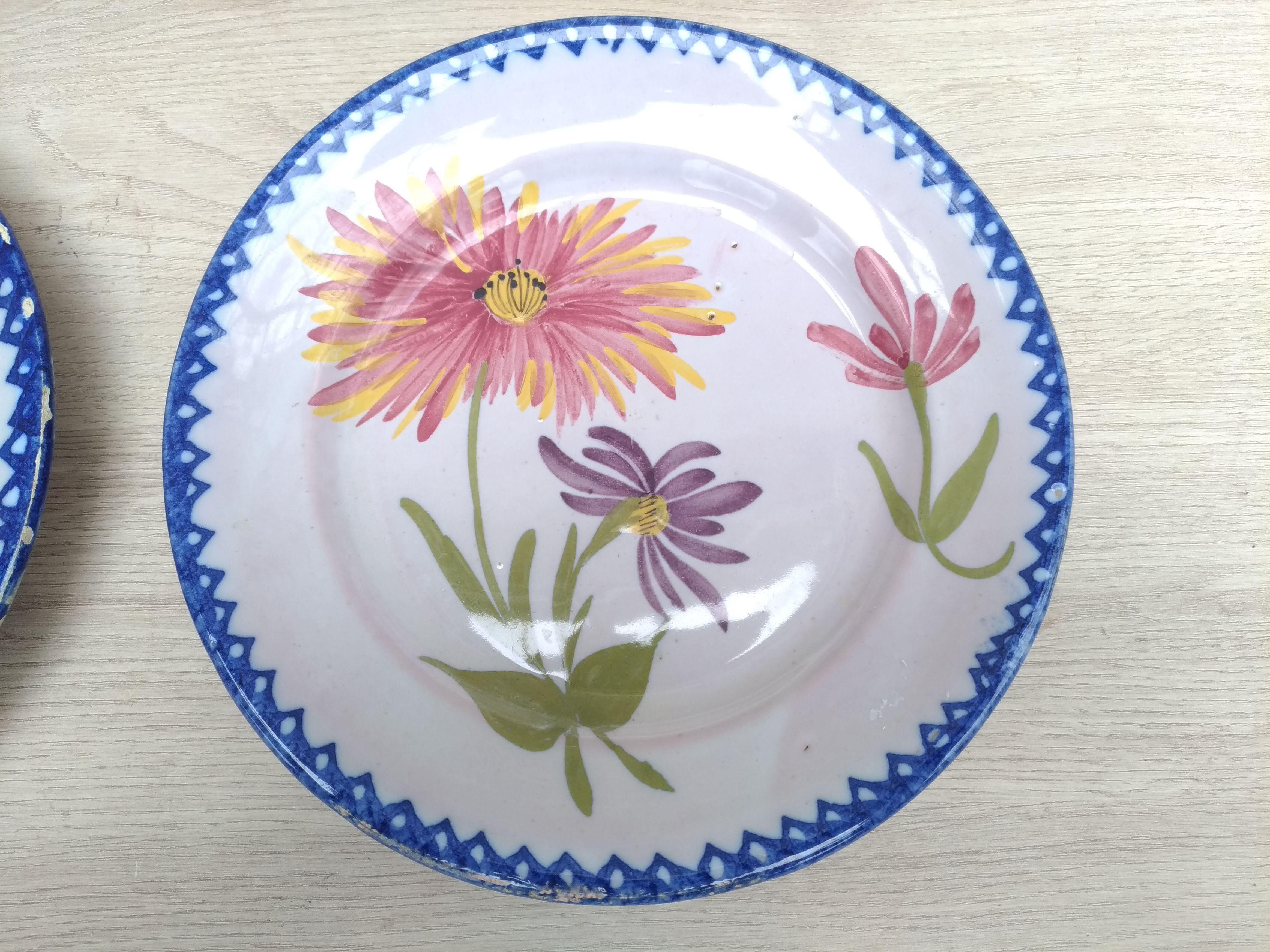 Porcelain plates with floral decoration