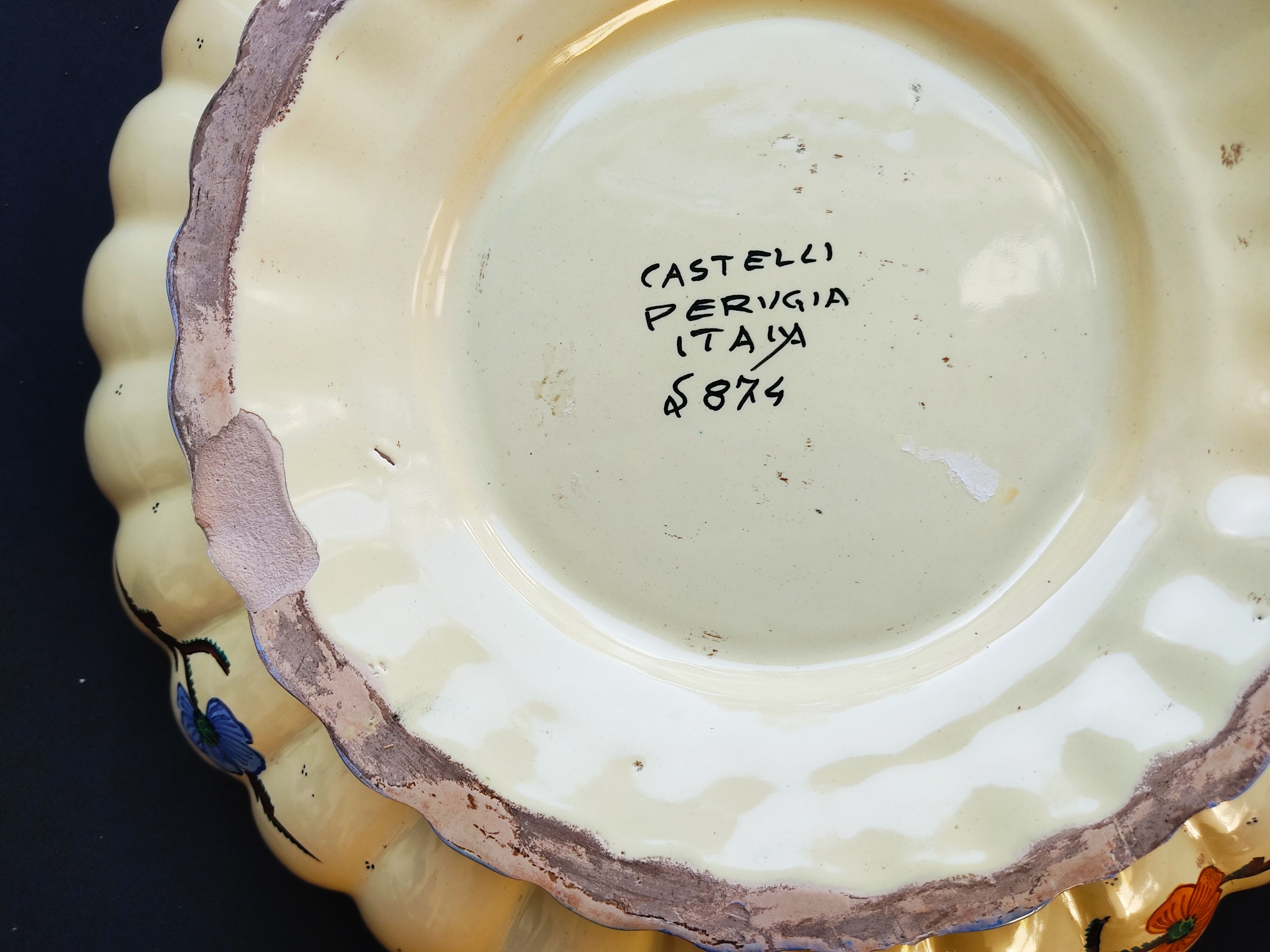 Flat on foot Italian earthenware Castelli Perugia
