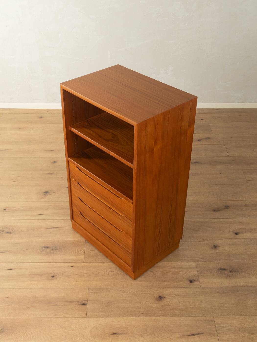 Elegant chest of drawers from the 1960s