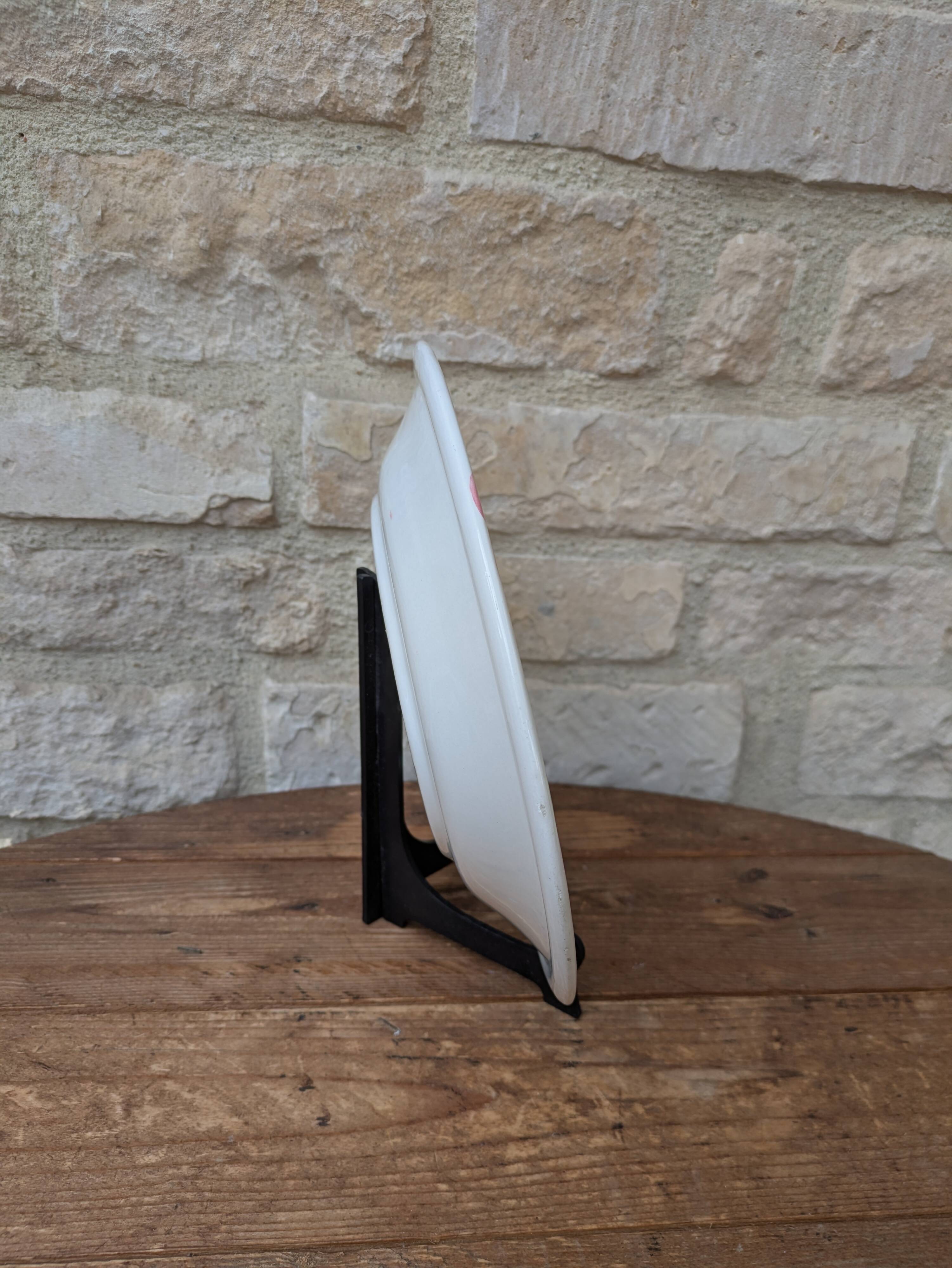 Oval serving dish with hand-painted pink flowers in San Marciano ceramic.