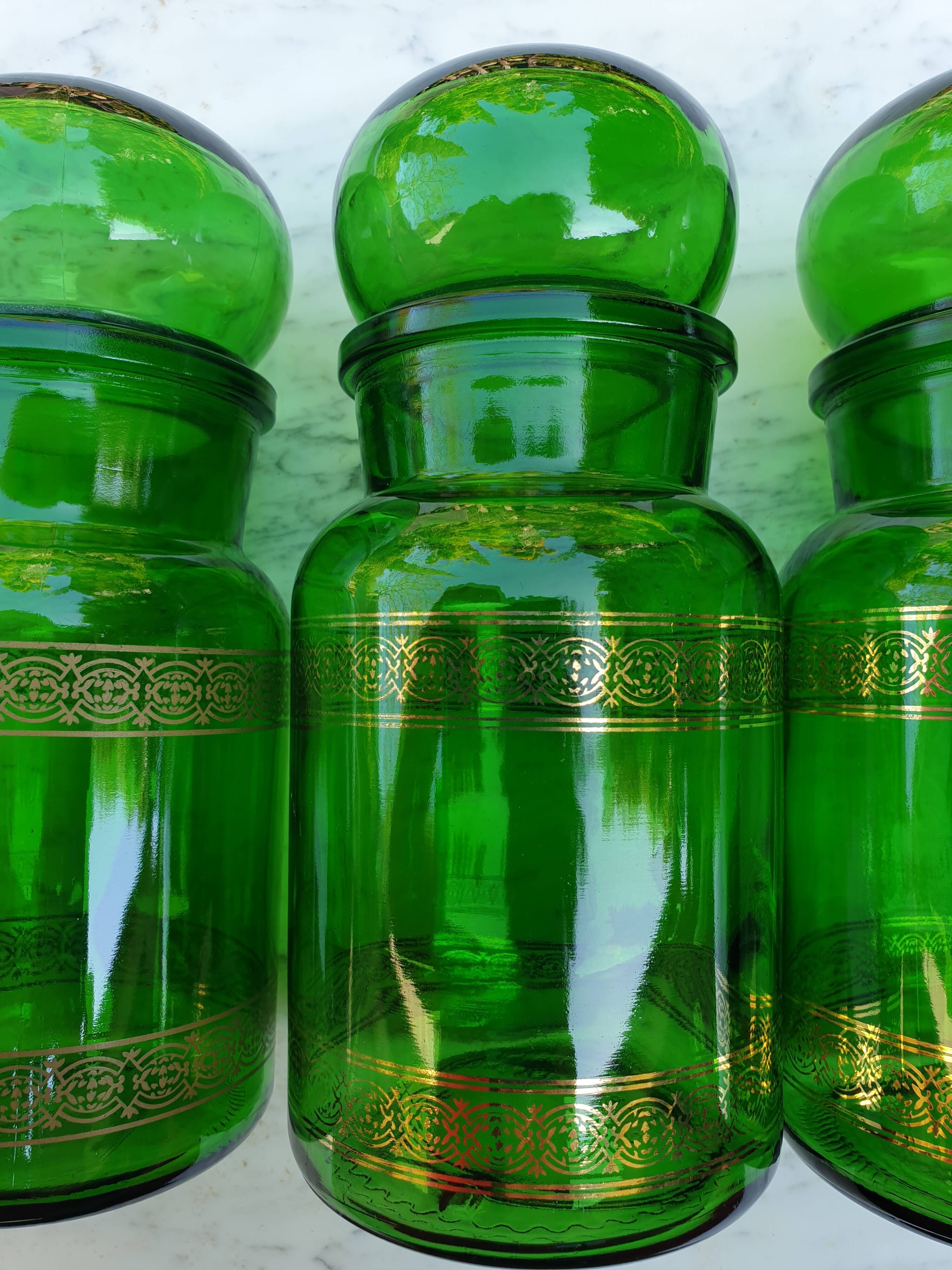 Pots anciens à pharmacie en verre vert