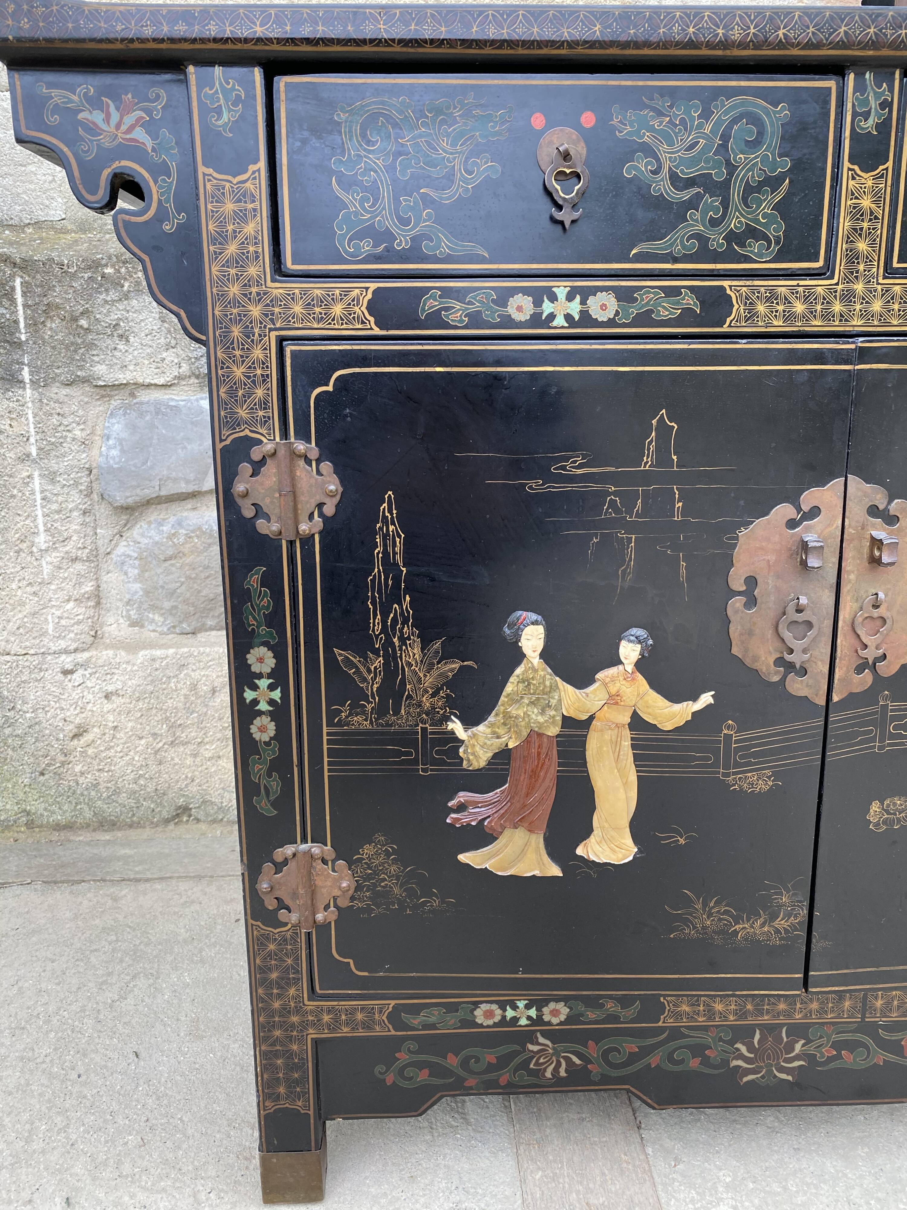 Chinese furniture console 1960 lase wood