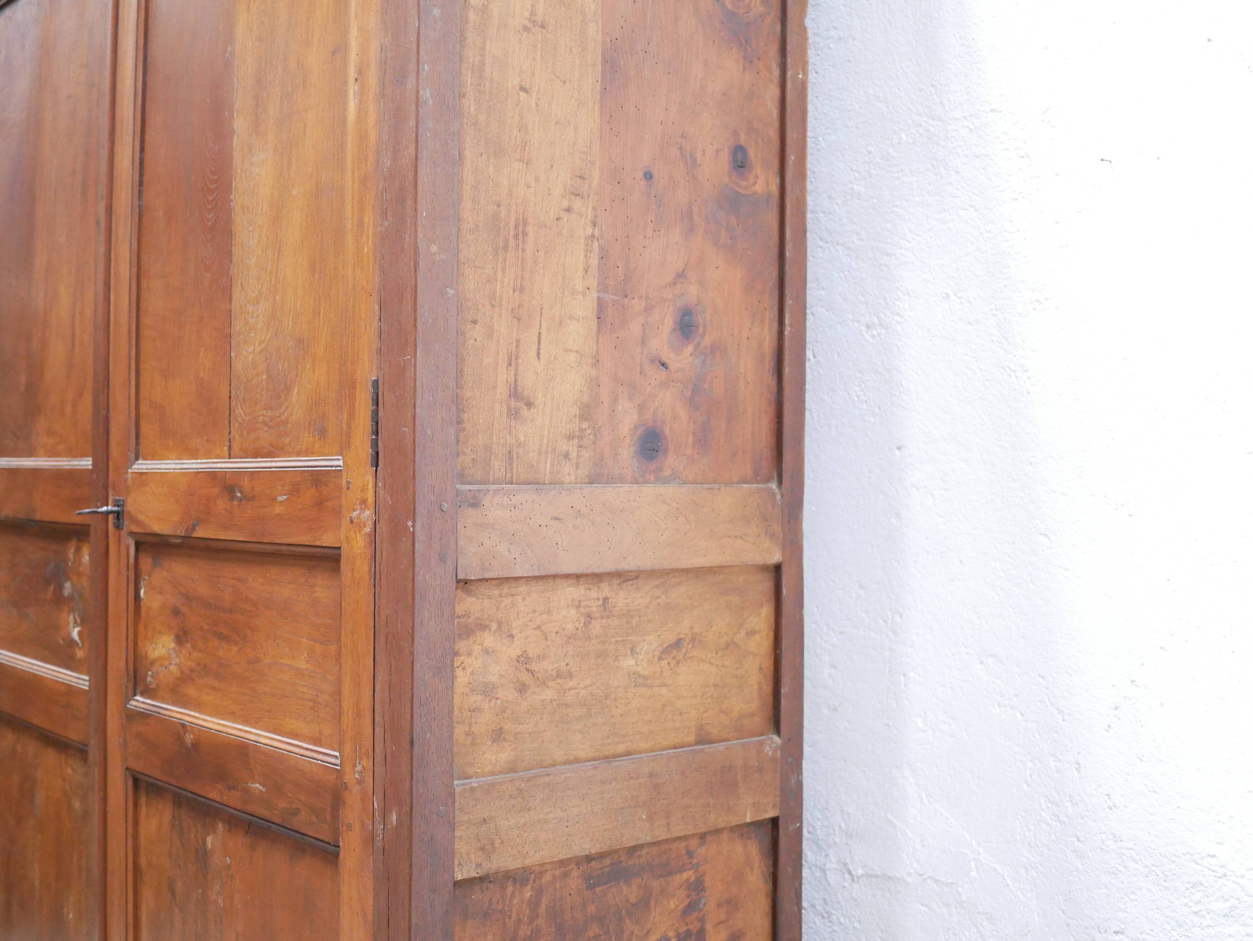Armoire penderie ancienne en bois