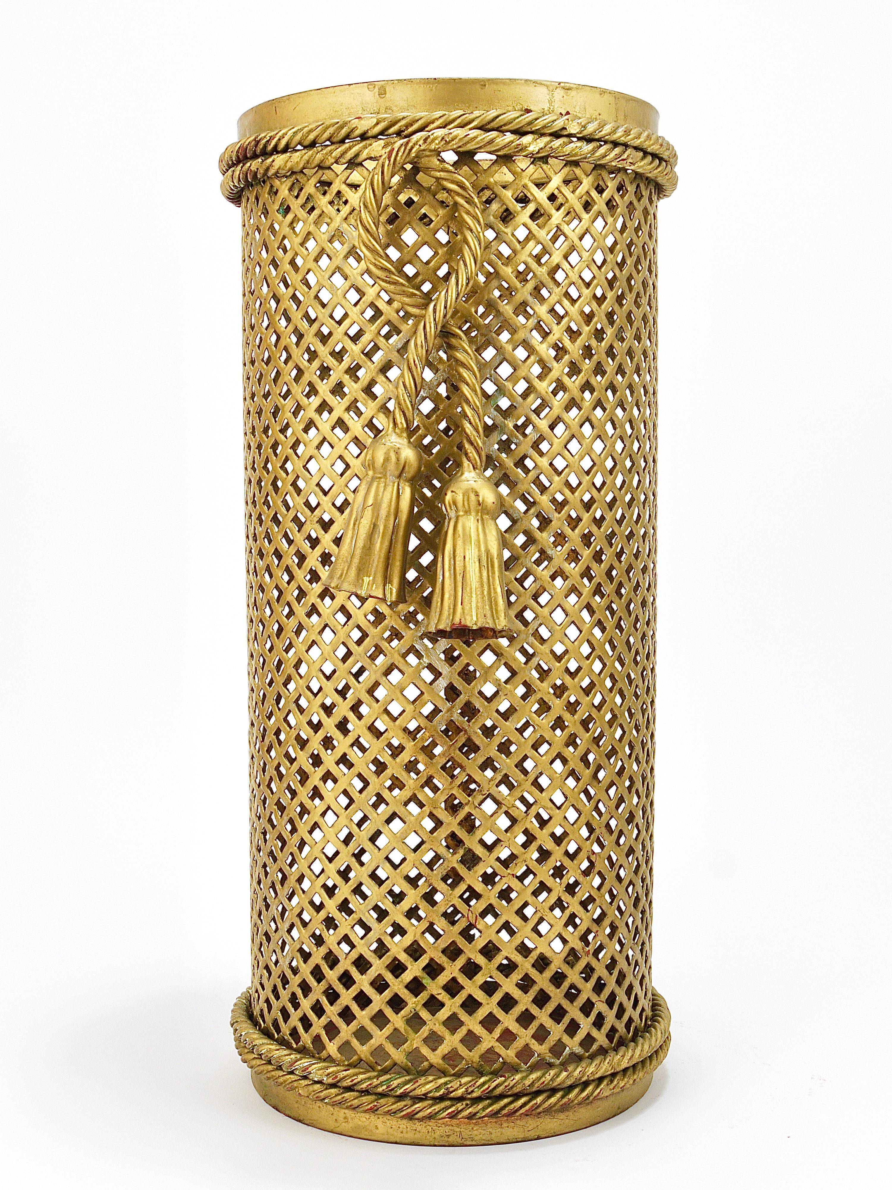 Hollywood Regency umbrella stand in gold metal with cord and tassels, Li Puma Firenze, 1950.