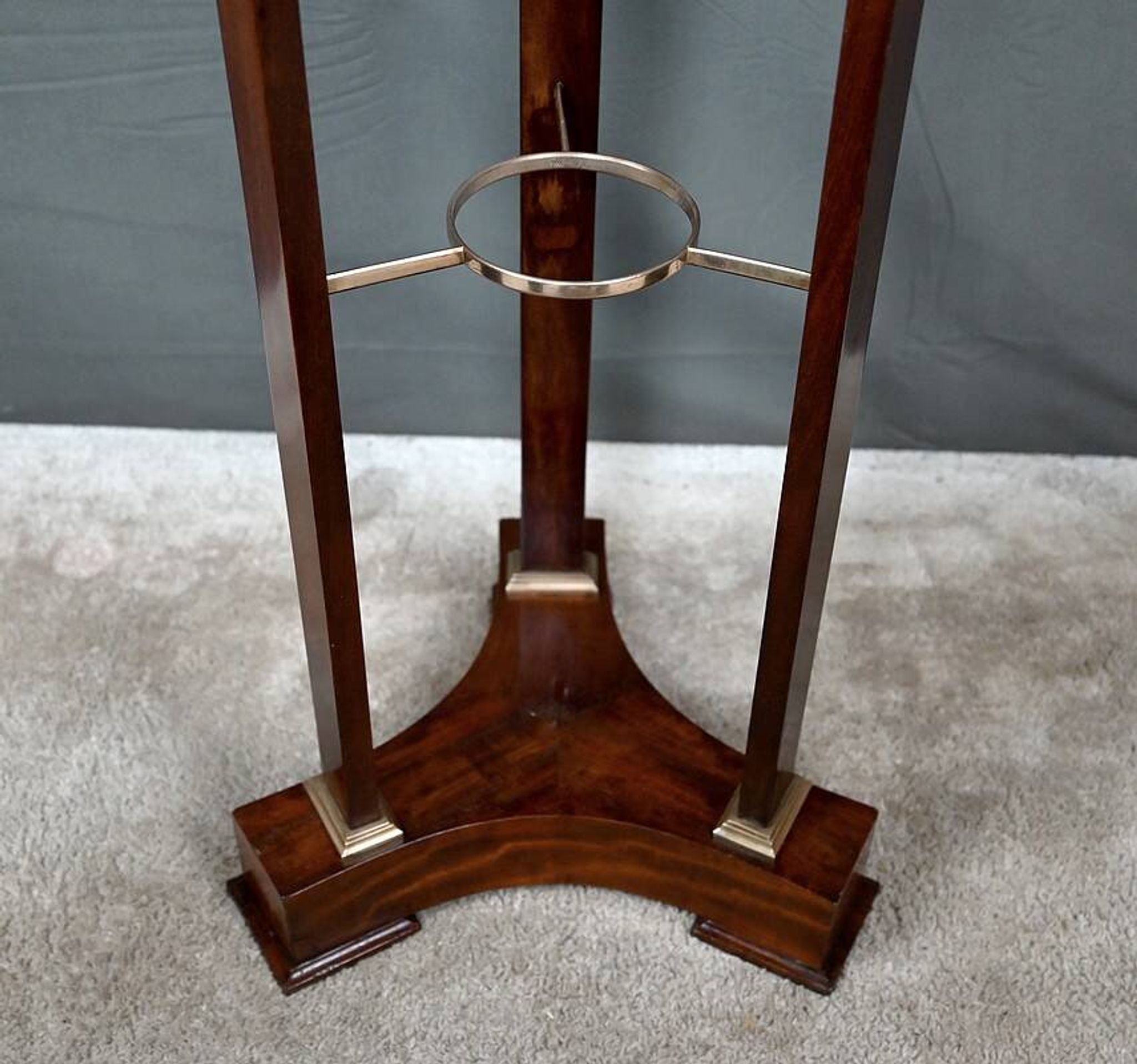 Mahogany side table, Directoire period – Early 19th century