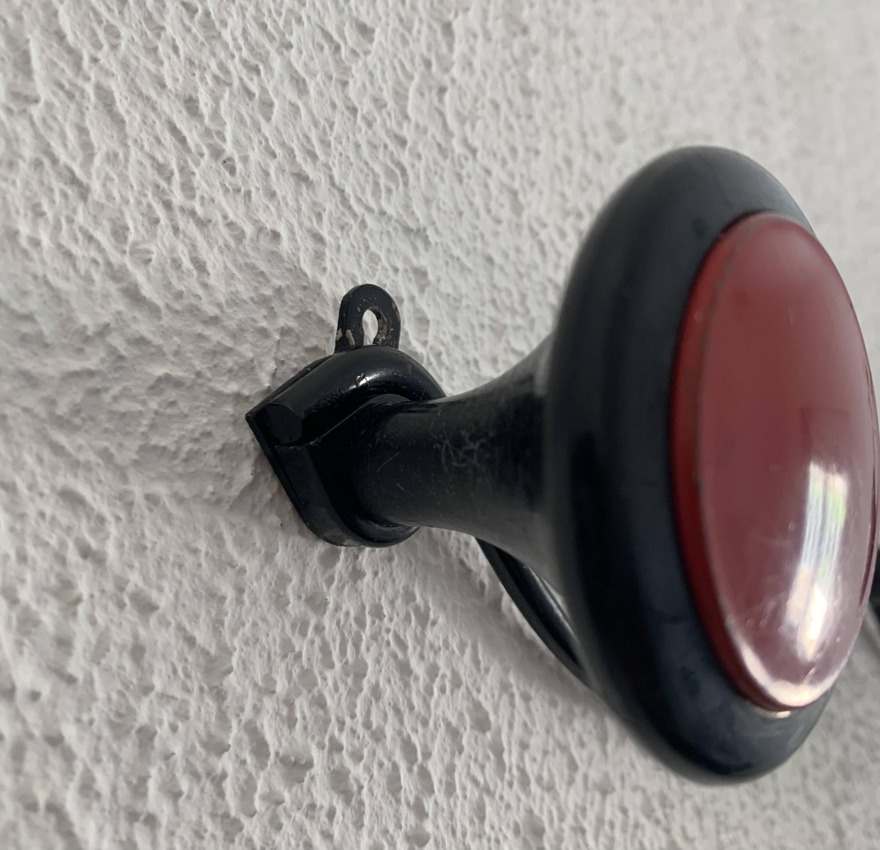 Vintage 1960 red and black coat rack with 3 wall hooks - 45 x 7 cm