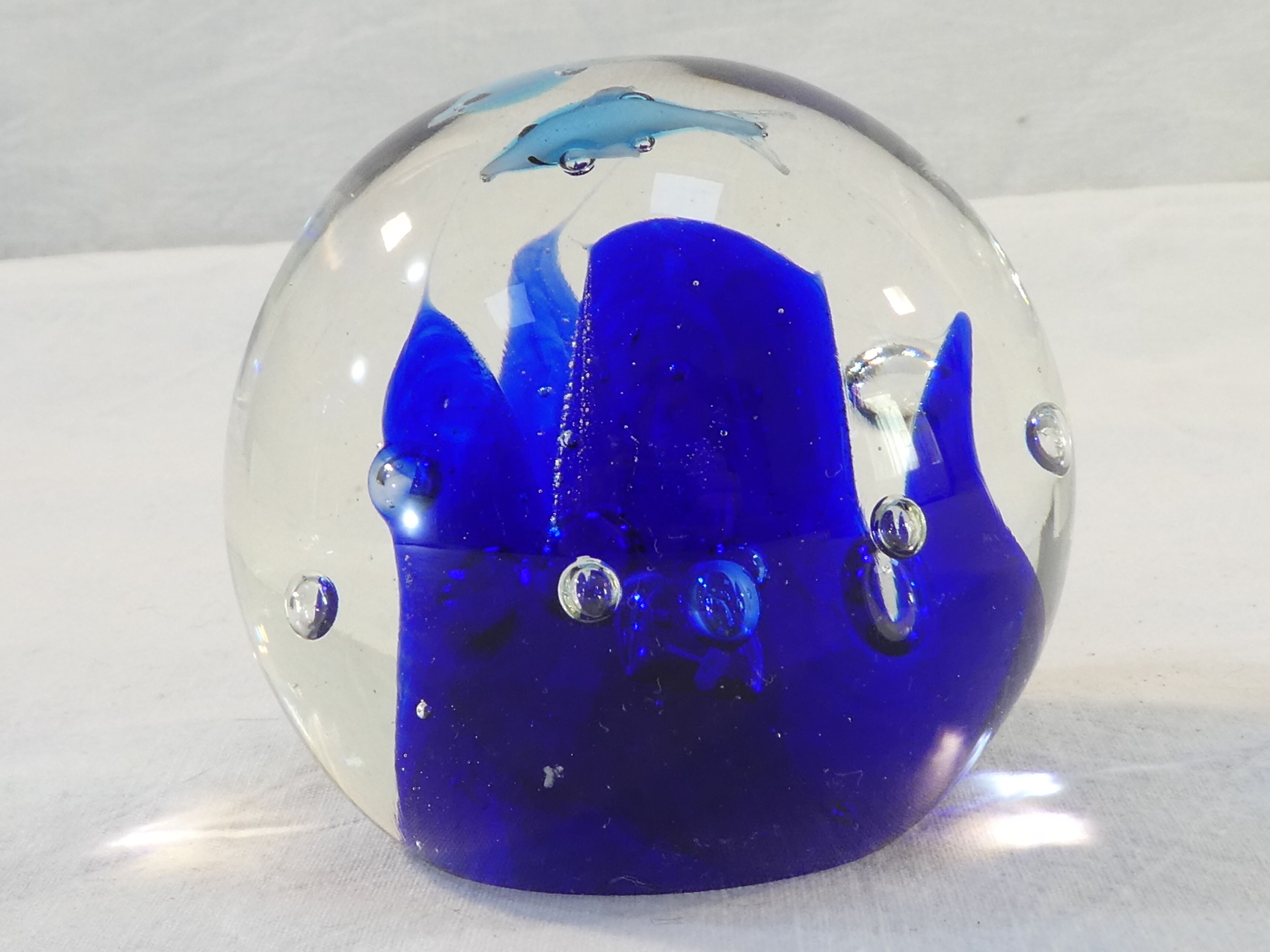 Sulphide / Paperweight THE DOLPHINS with blue background nº2