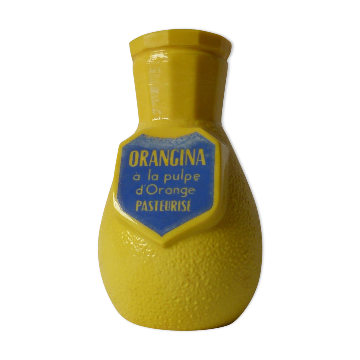 Pitcher carries straws