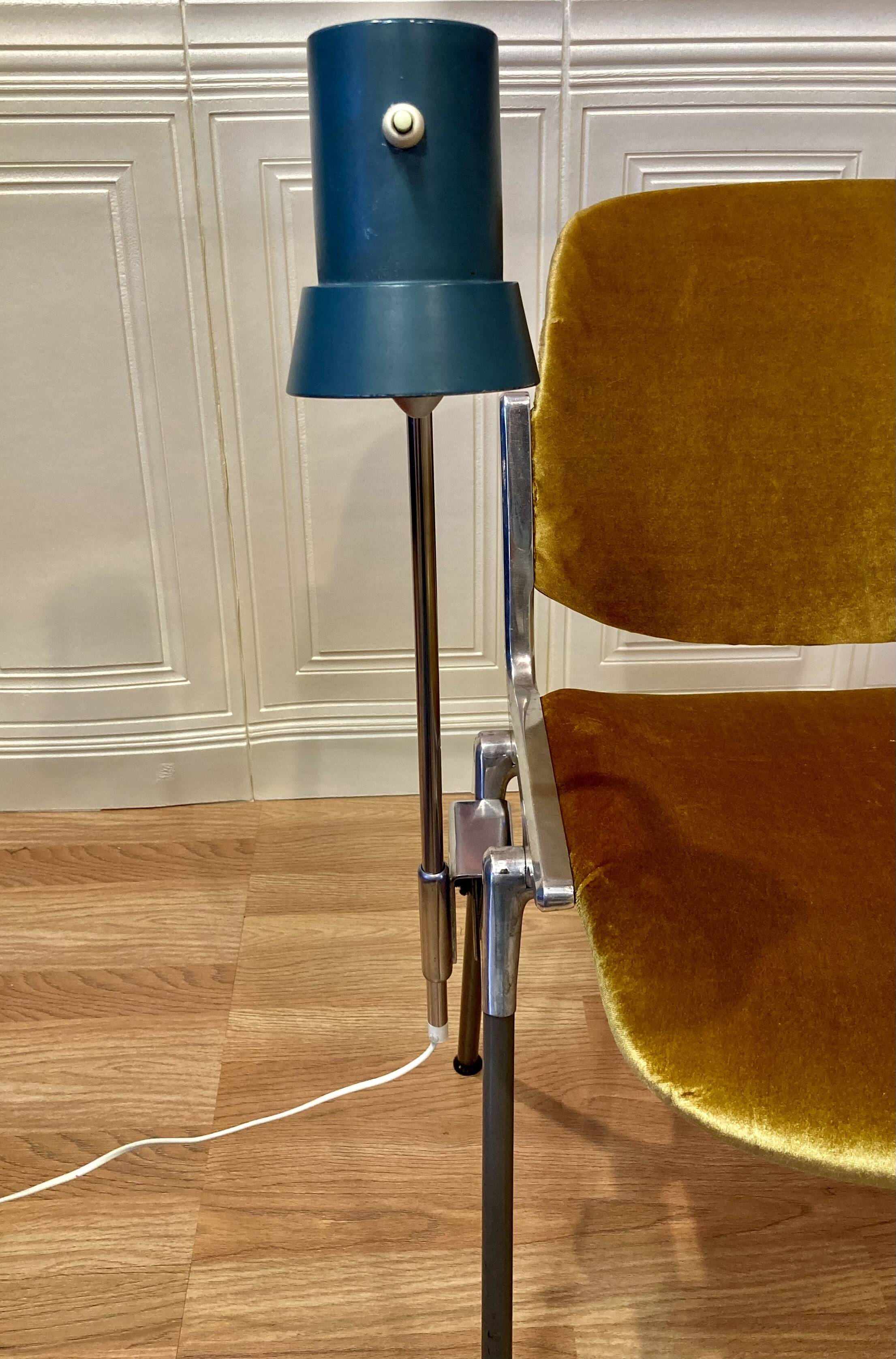 Large modular industrial lamp from the 1950s.