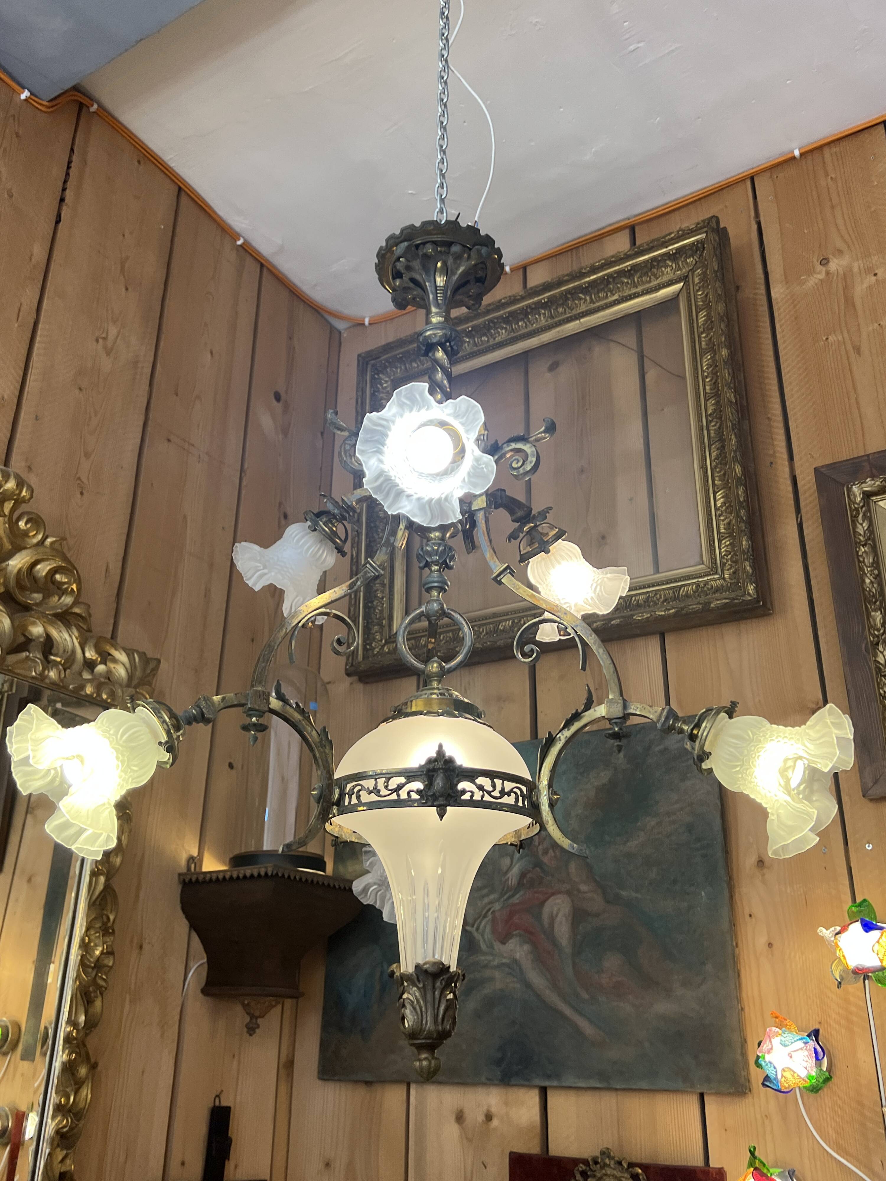 19th century brass and bronze chandelier, Napoleon III, illuminated by 6 tulips and a central globe