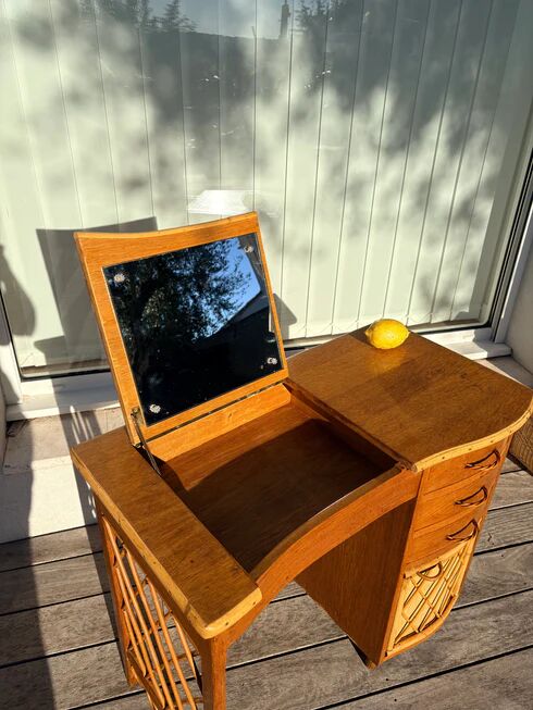 Vintage rattan hairdresser