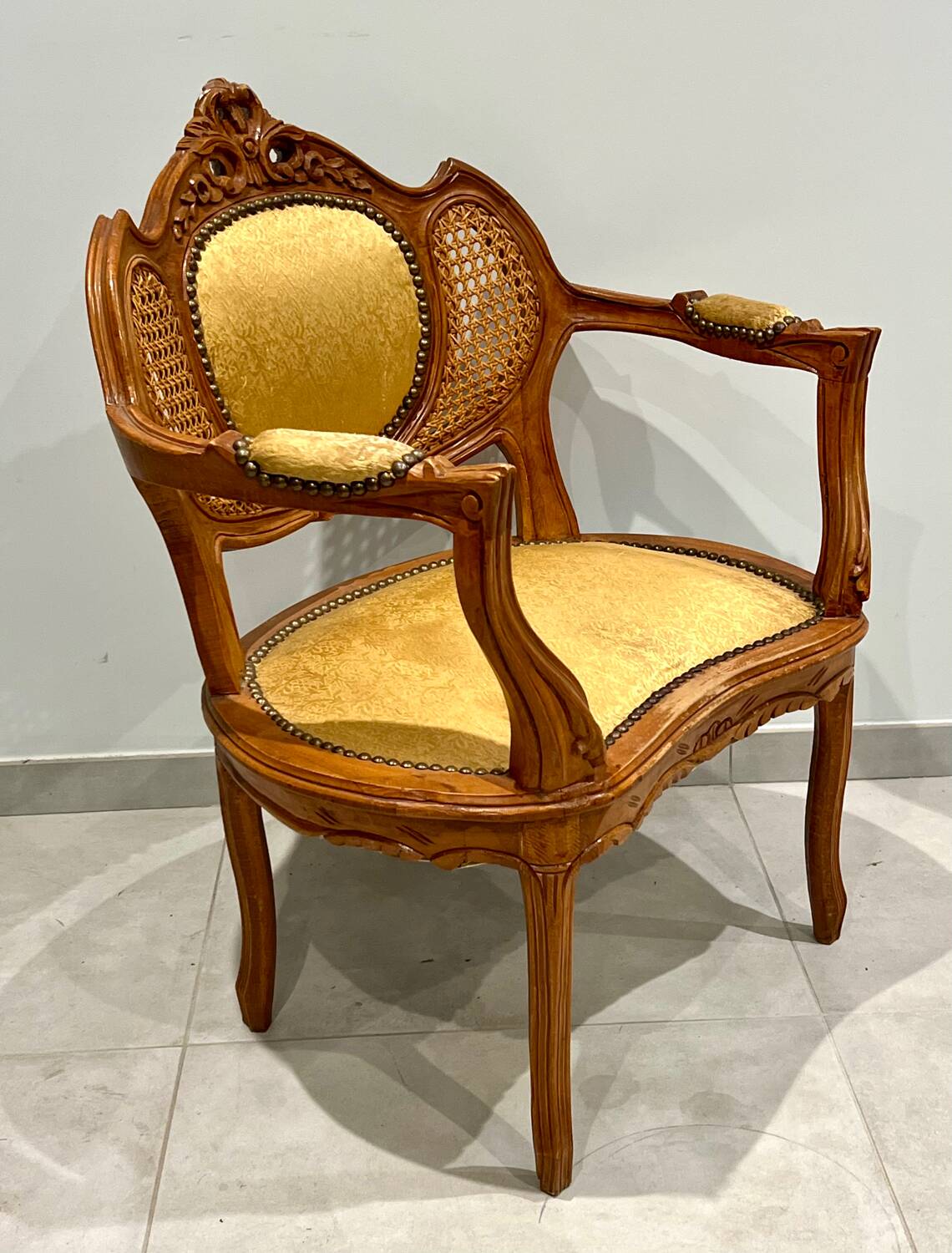 Louis XVI living room, four fluted and molded rooms