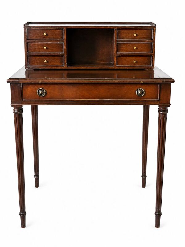 Bureau ancien à gradin en acajou, tablette coulissante, idéal petit espace