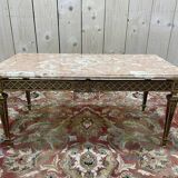 Table basse de style Louis XVI en bronze doré et marbre rose