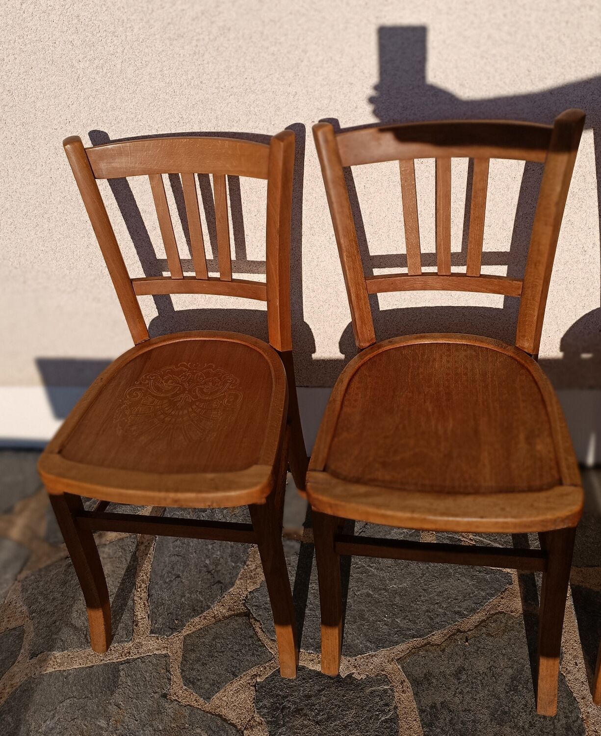 Set of 3 Luterma chiseled bistro chairs
