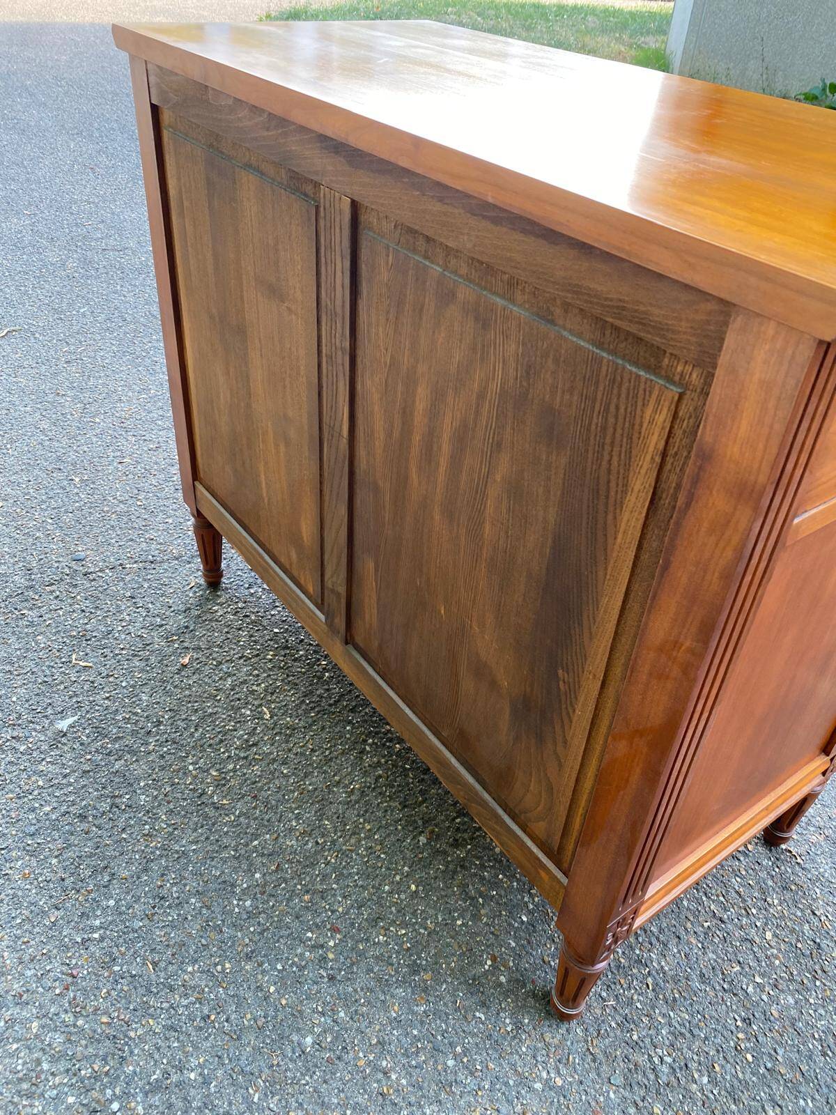 Louis XVI commode in solid cherry wood — Quality Furniture Label 1976