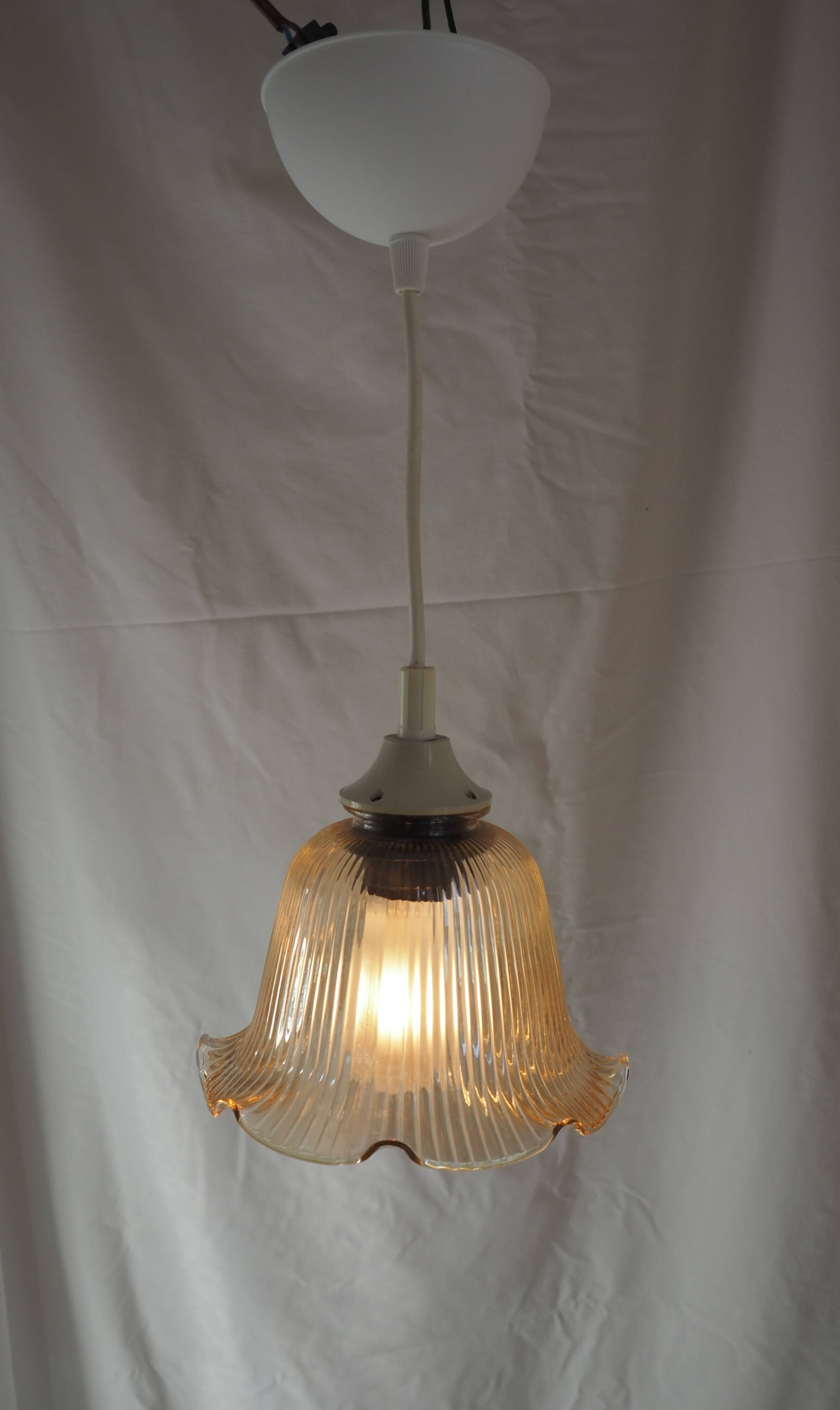 Striated tulip-shaped pendant light, in smoked glass