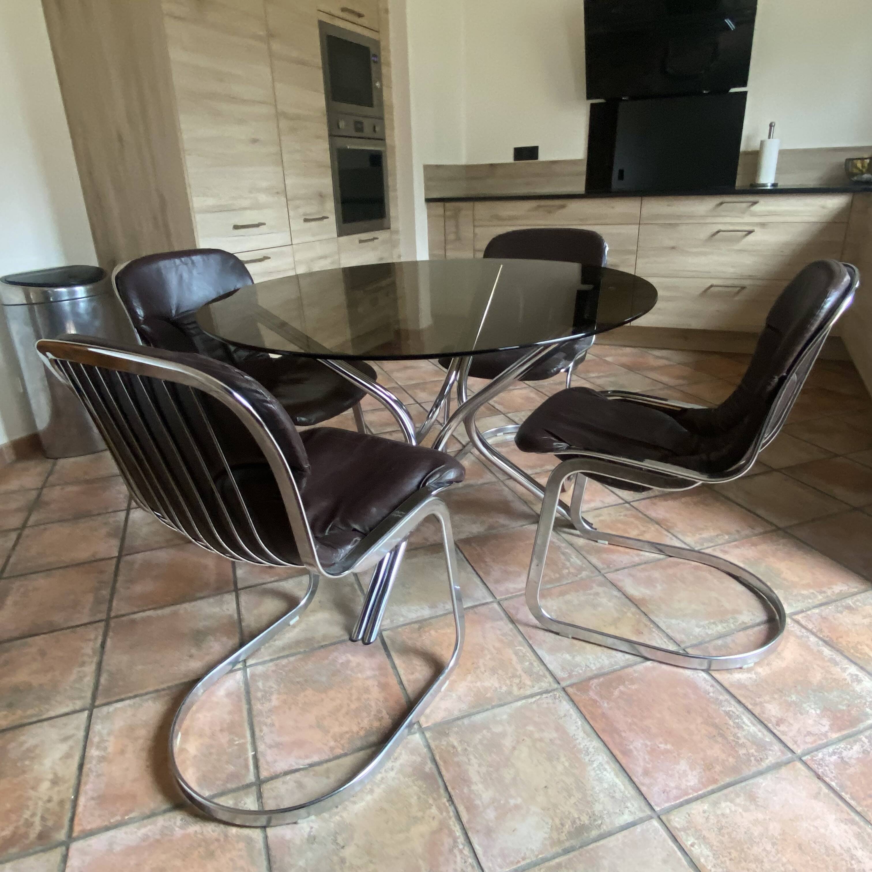 Tripod table Roche Bobois. 1970. Chrome and smoked glass.
