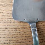 Pie shovel