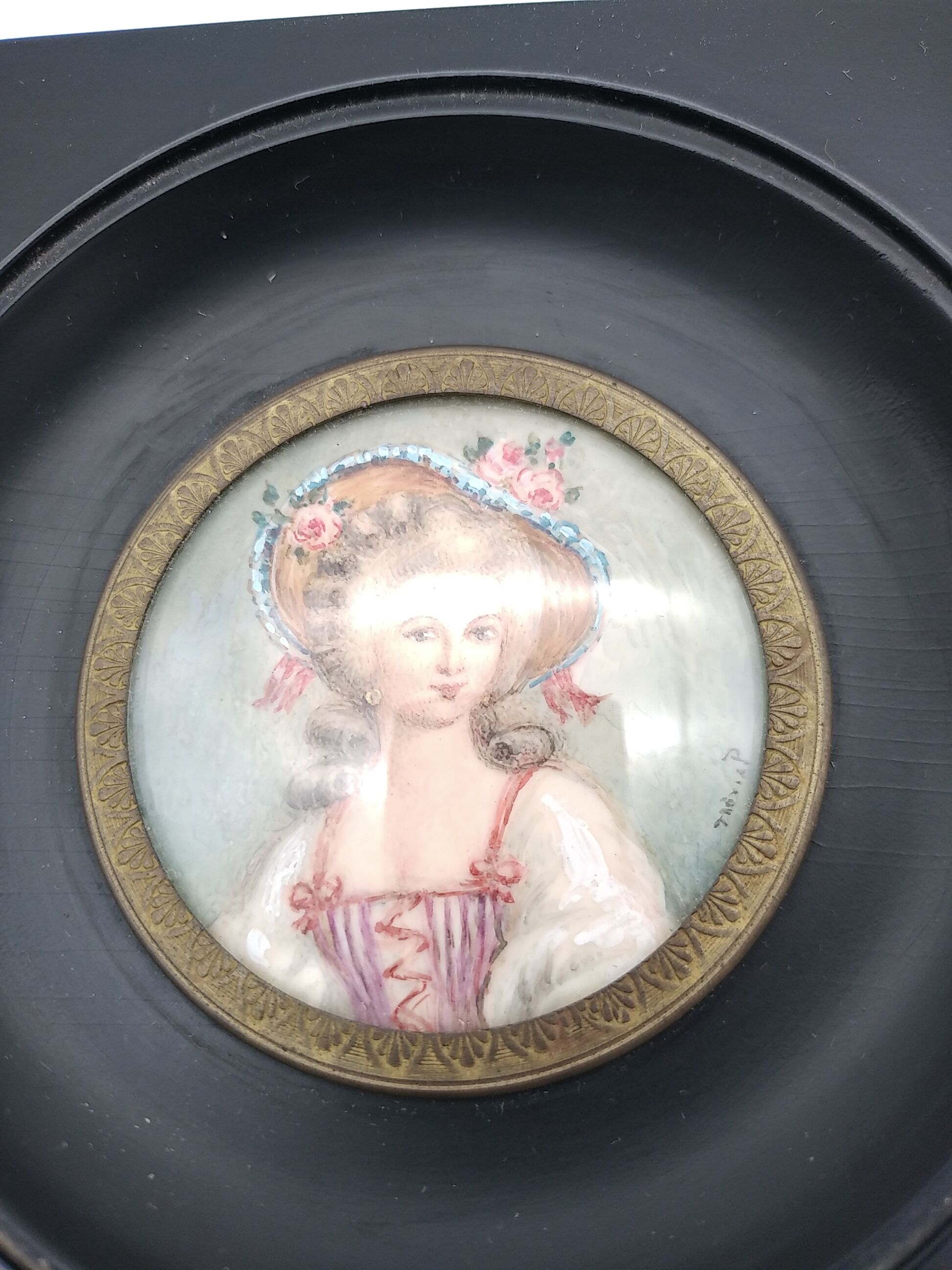 Miniature on ivory. Young woman with a flowery hat