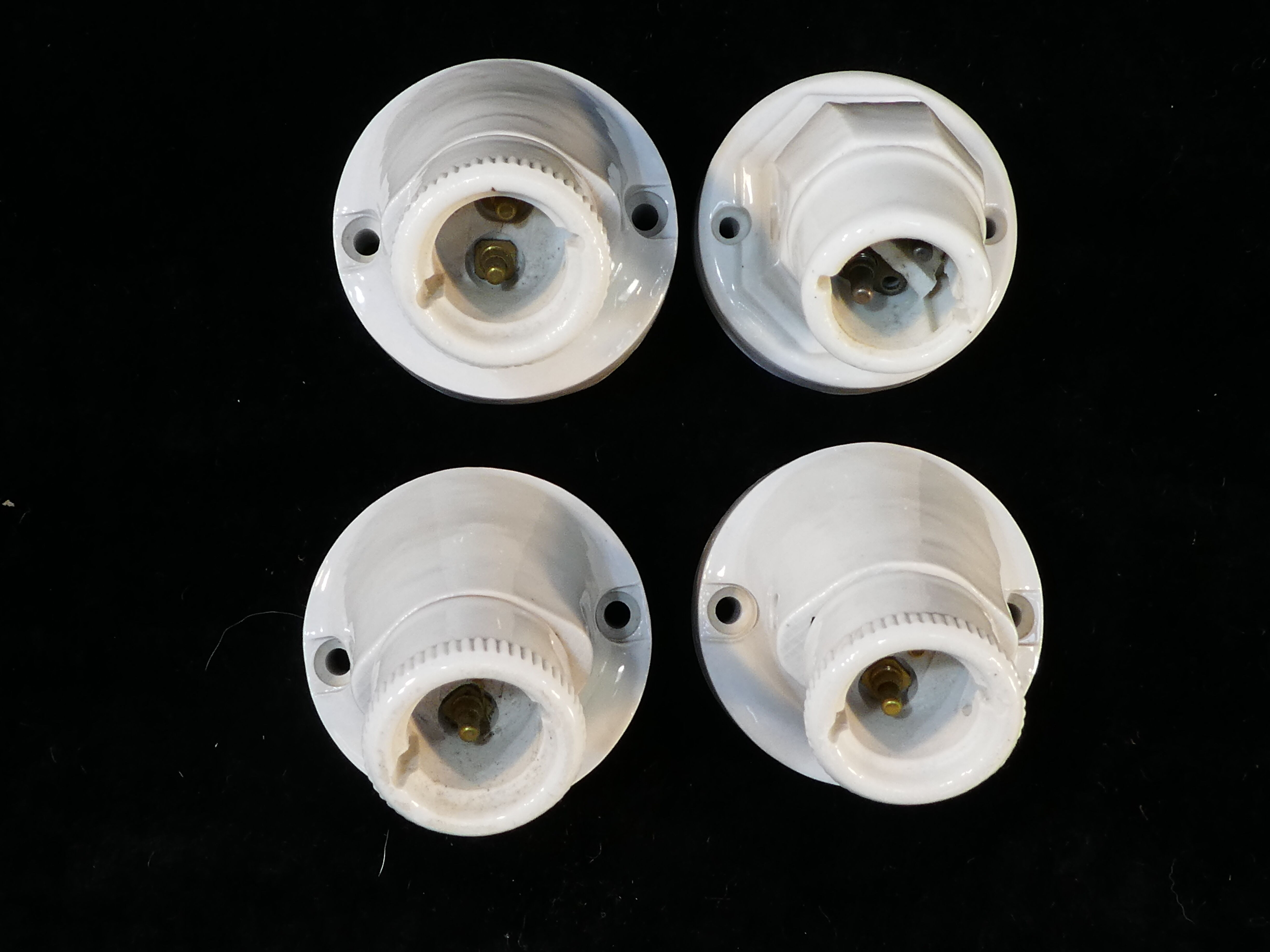 Lot de 4 appliques coudées en porcelaine art deco