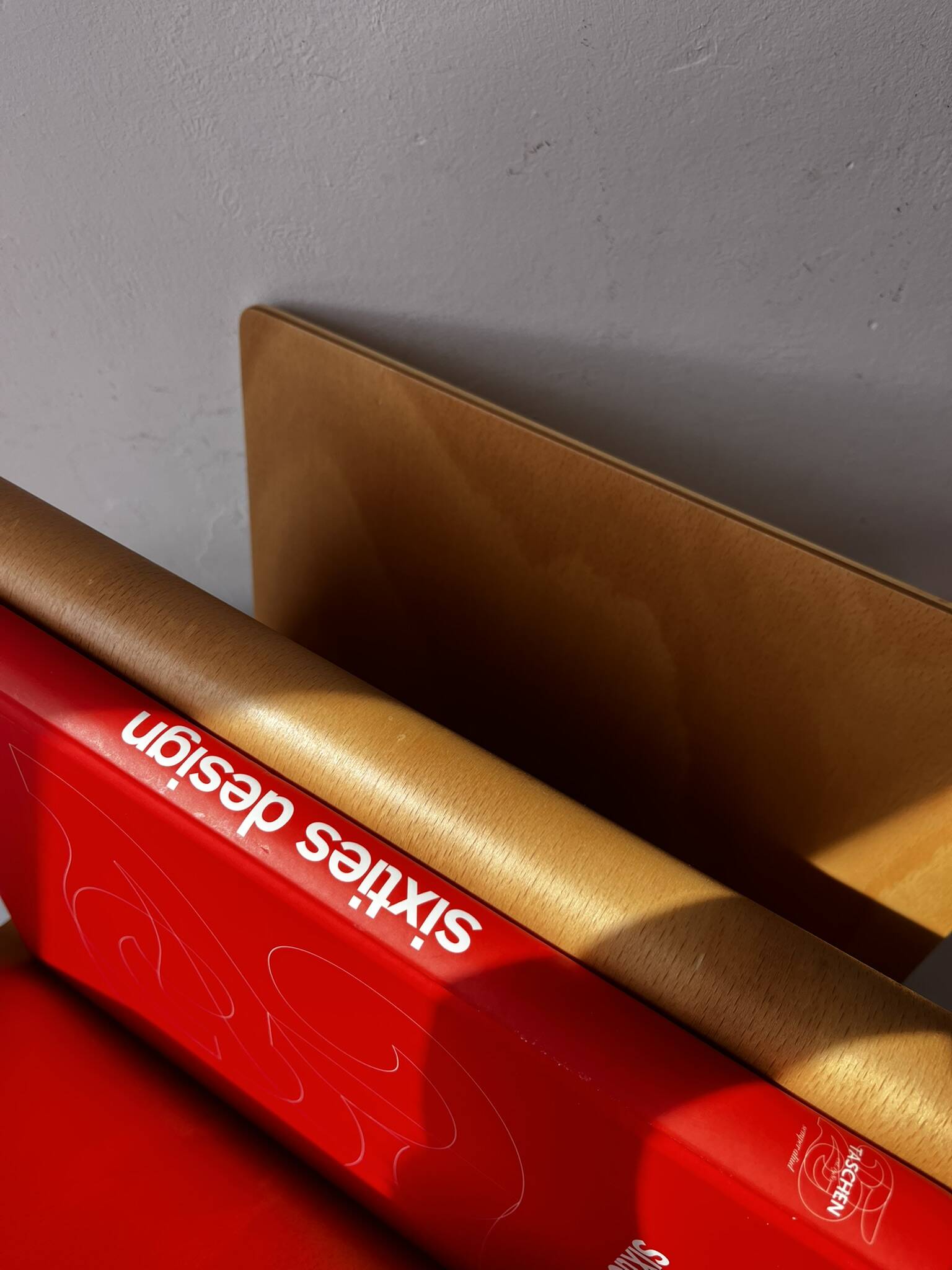 Vintage curved plywood magazine rack, W shape, Alvar Aalto style.