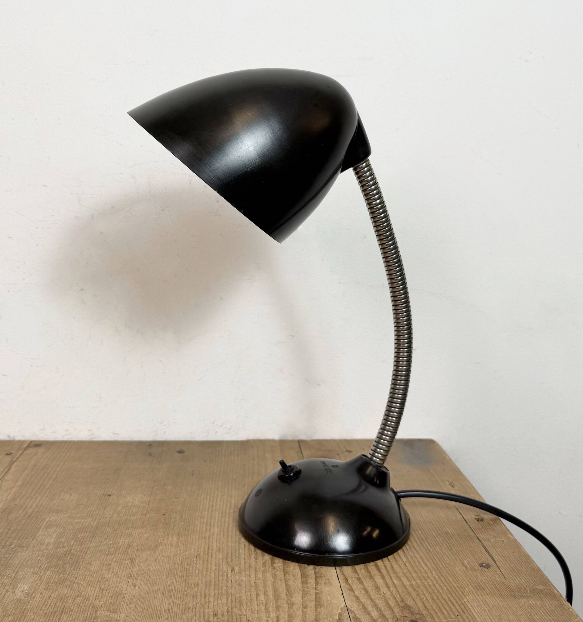 Lampe de table vintage en bakélite marron à col de cygne, années 1950